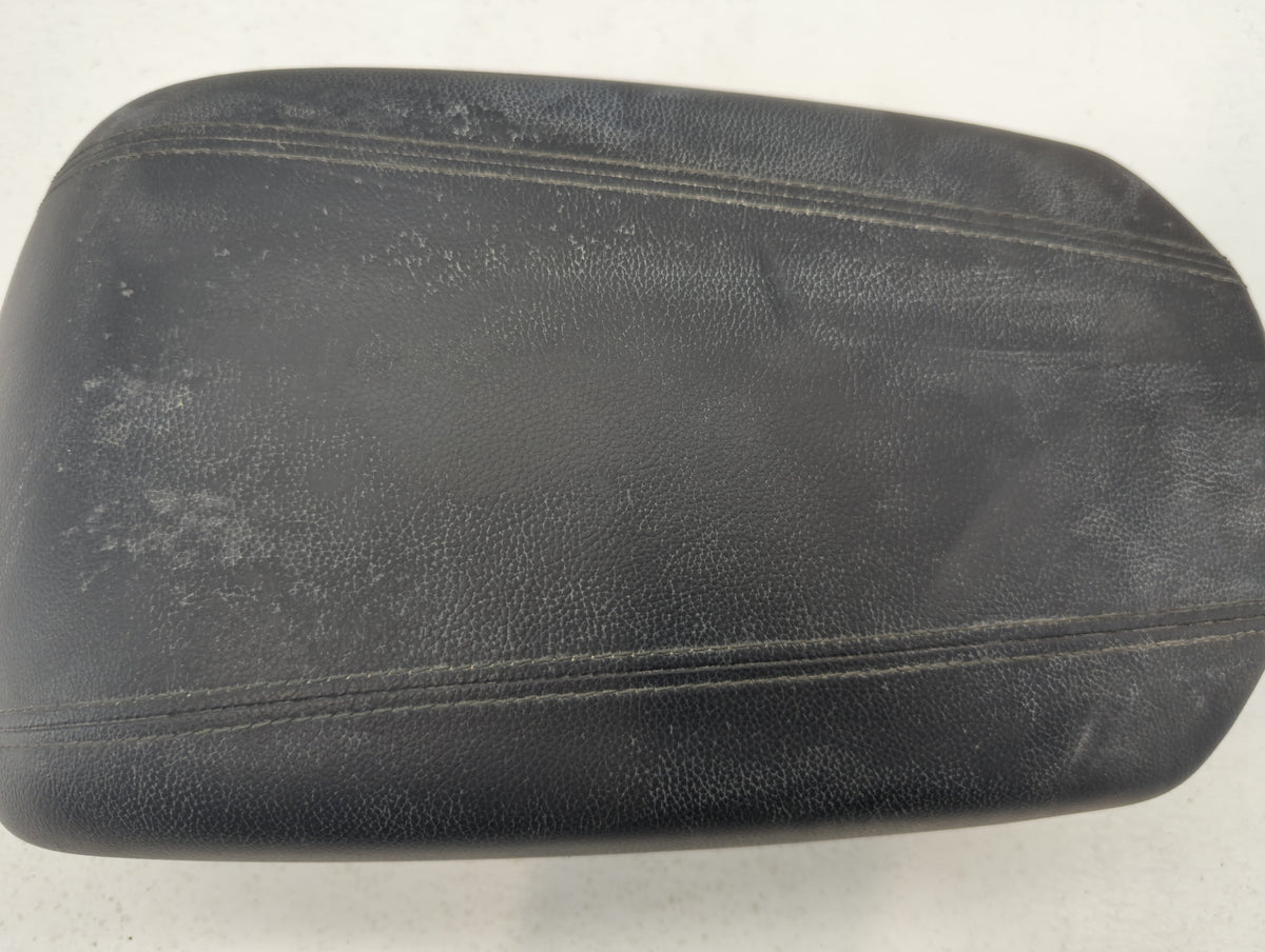 2018 Hyundai Santa Fe Center Console Armrest Cover Lid Black 498706 - Oemusedautoparts1.com