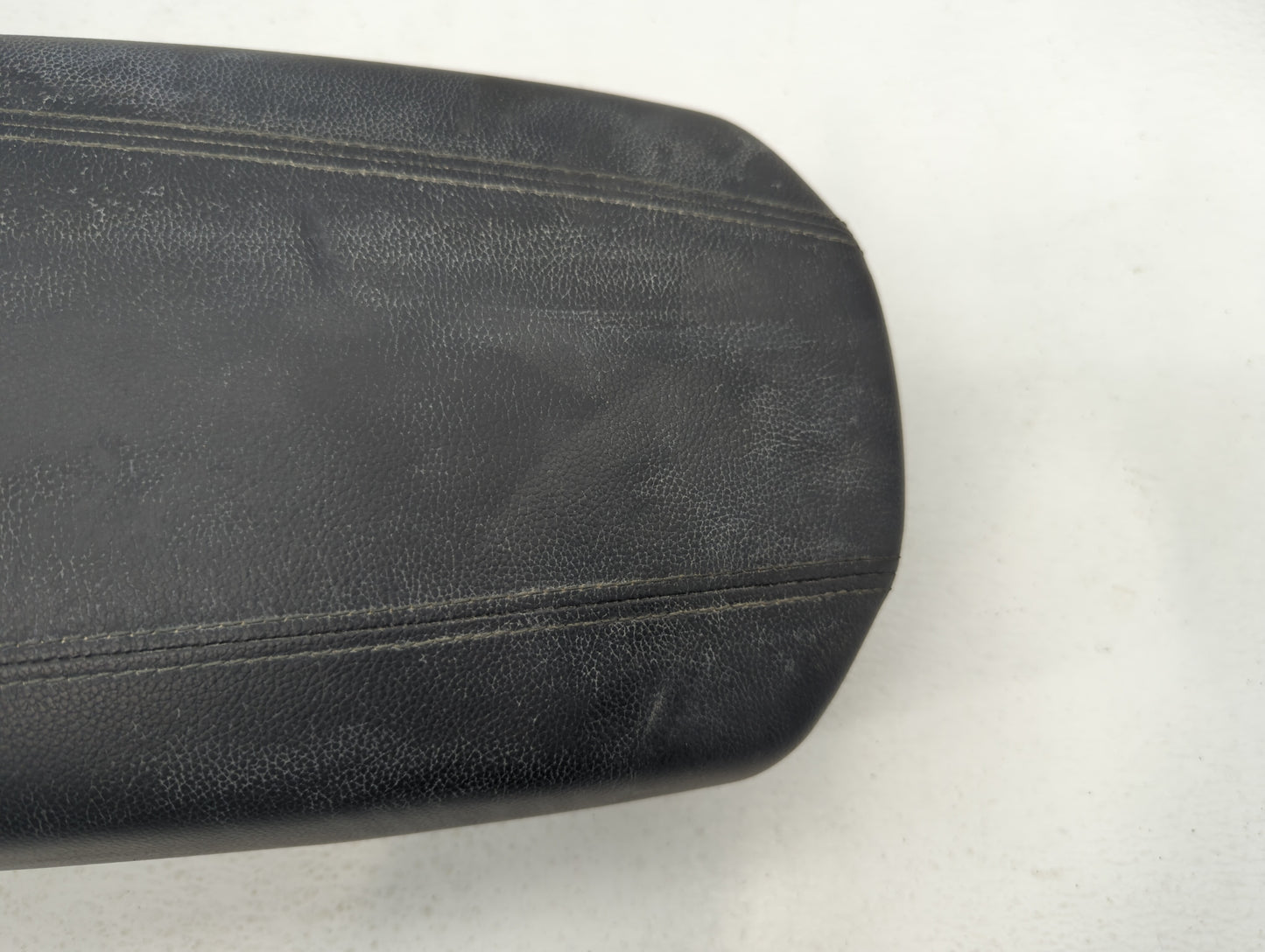 2018 Hyundai Santa Fe Center Console Armrest Cover Lid Black - Oemusedautoparts1.com