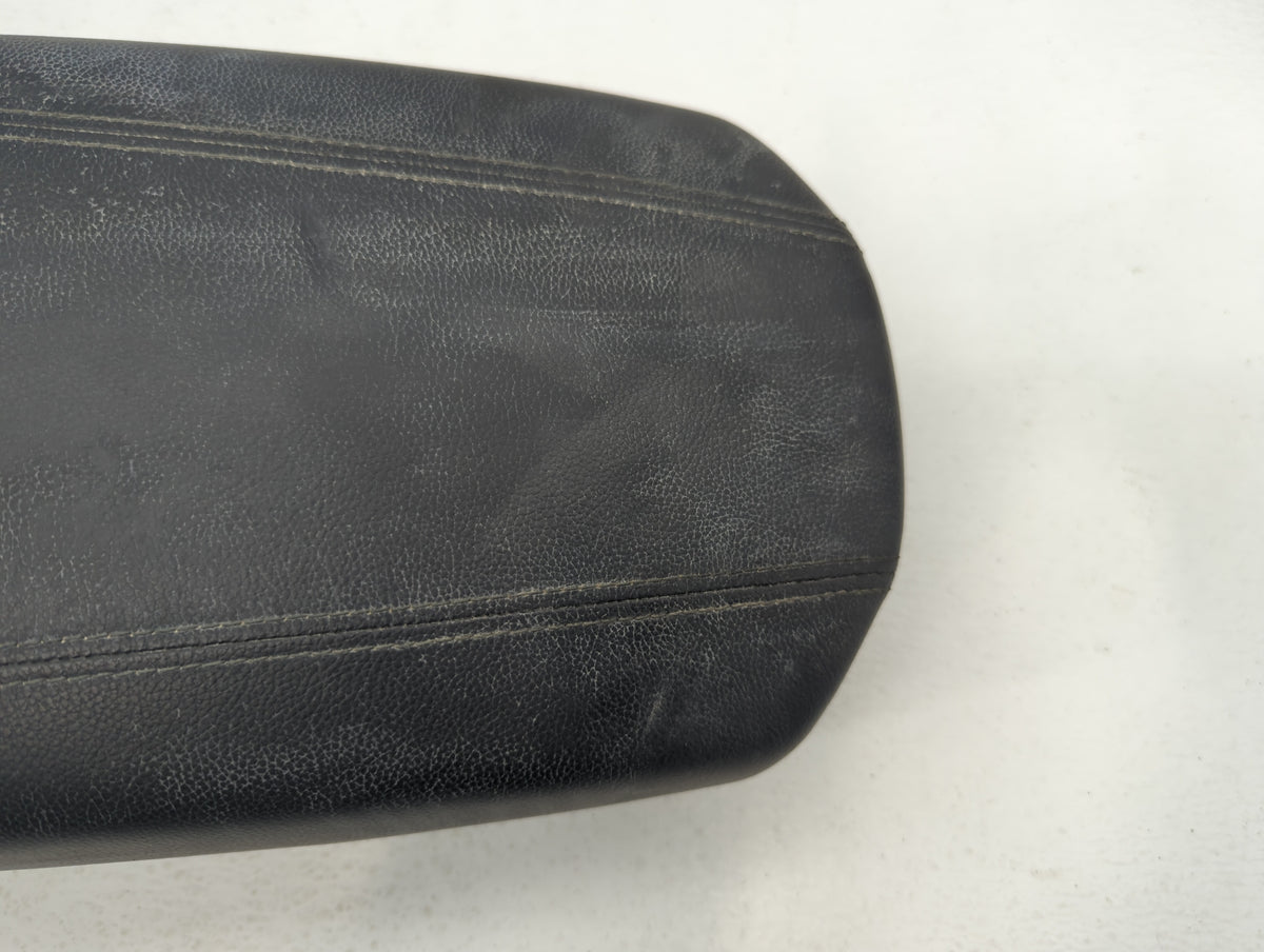 2018 Hyundai Santa Fe Center Console Armrest Cover Lid Black 498706 - Oemusedautoparts1.com
