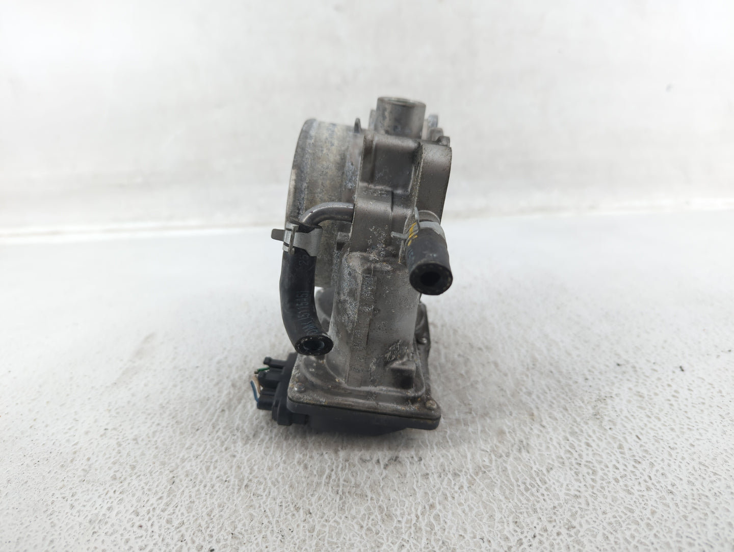 2013-2018 Hyundai Santa Fe Throttle Body P/N:35100-3CAA0 Fits Fits 2012 2013 2014 2015 2016 2017 2018 OEM Used Auto Parts - 