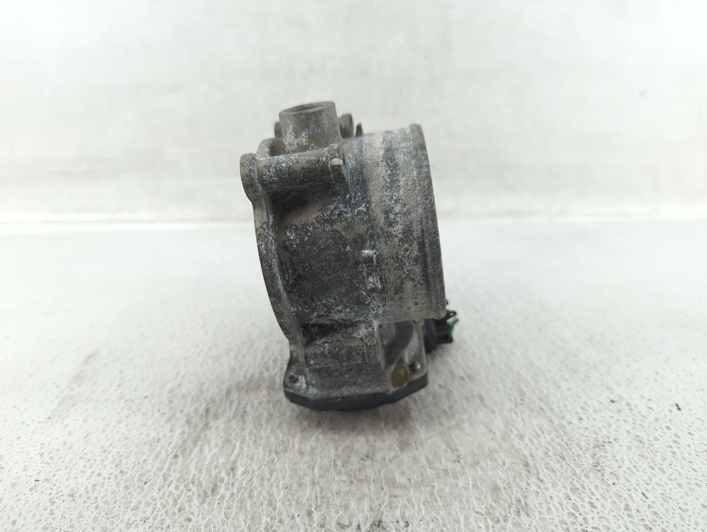 2013-2018 Hyundai Santa Fe Throttle Body P/N:35100-3CAA0 Fits Fits 2012 2013 2014 2015 2016 2017 2018 OEM Used Auto Parts - 