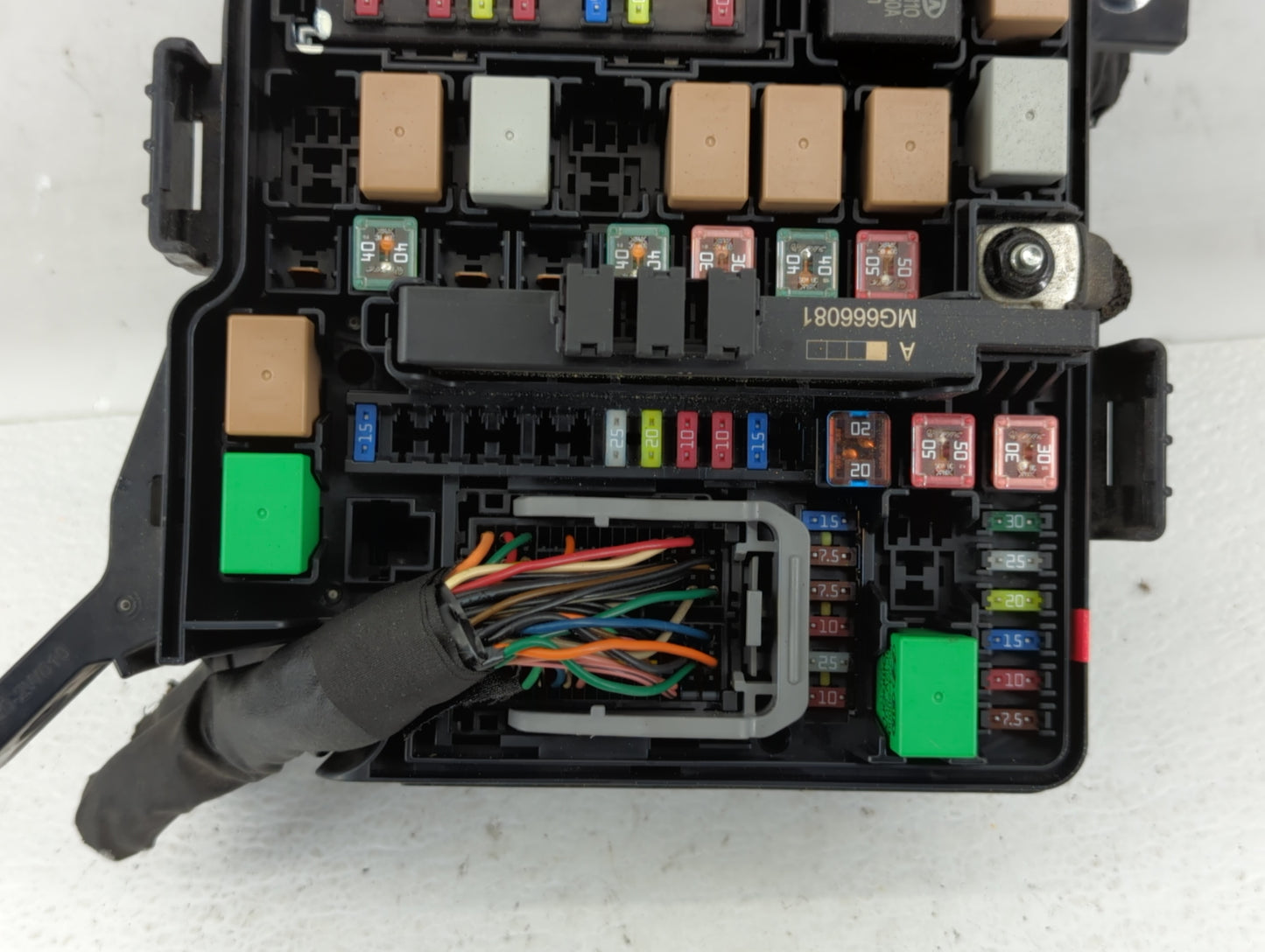 2017-2019 Hyundai Santa Fe Fusebox Fuse Box Panel Relay Module P/N:91310-B8720 Fits Fits 2017 2018 2019 OEM Used Auto Parts 