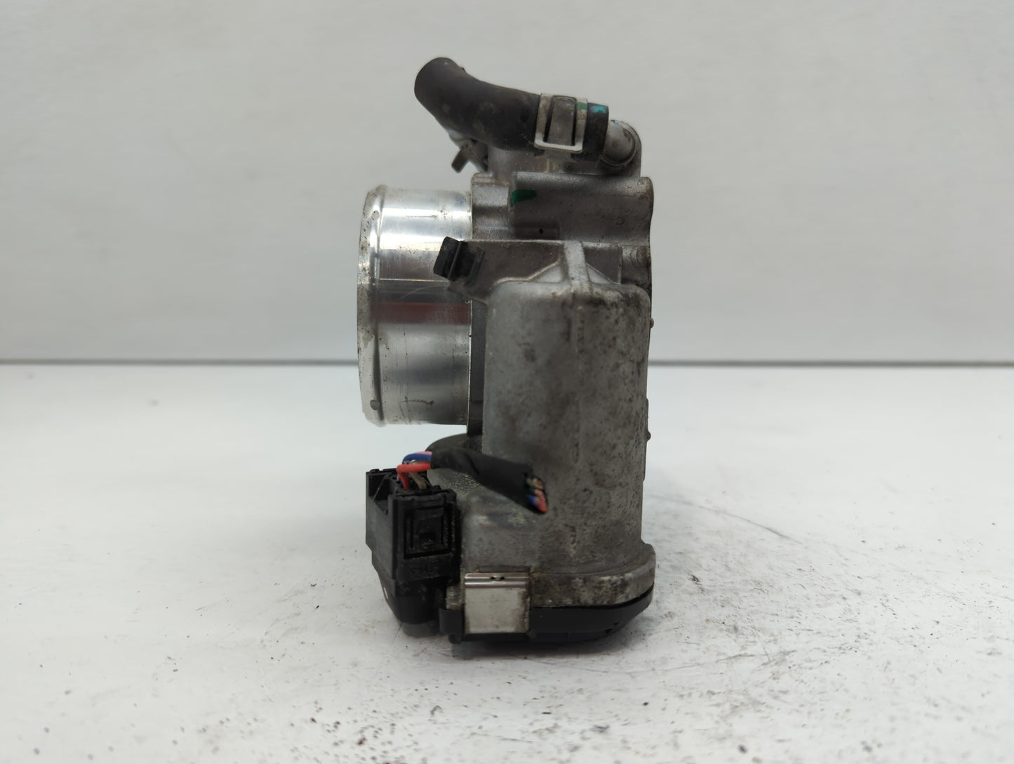 2019-2020 Hyundai Santa Fe Throttle Body P/N:35100-2G600 Fits Fits 2015 2016 2017 2018 2019 2020 2021 OEM Used Auto Parts - 