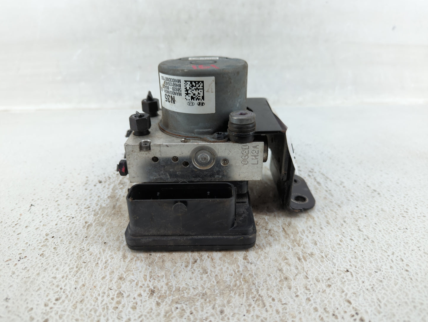 2017-2018 Hyundai Santa Fe ABS Pump Control Module Replacement P/N:58920-B8AC0 Fits Fits 2017 2018 OEM Used Auto Parts - Oem
