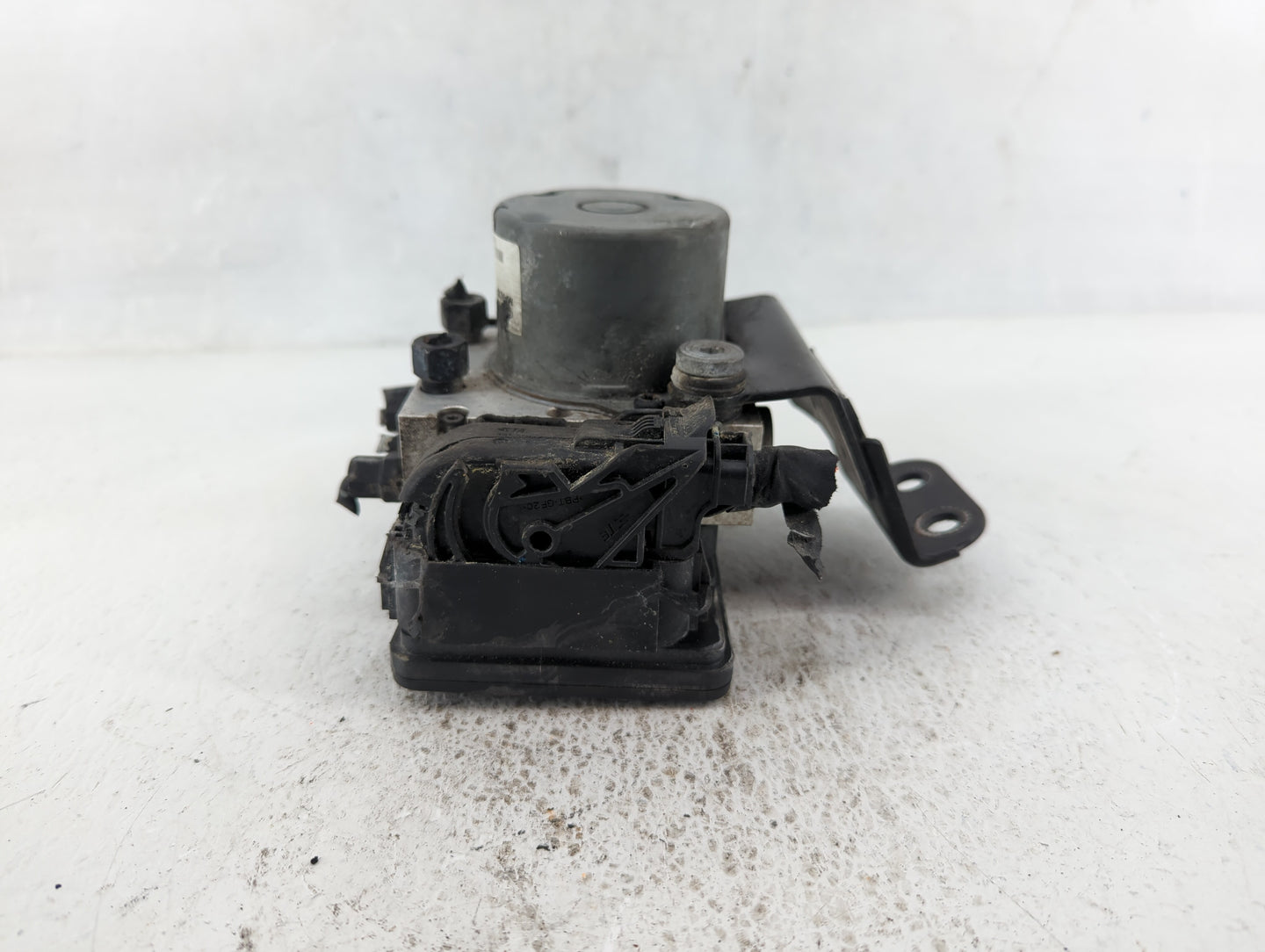 2017-2018 Hyundai Santa Fe ABS Pump Control Module Replacement P/N:58920-4Z300 Fits Fits 2017 2018 OEM Used Auto Parts - Oem