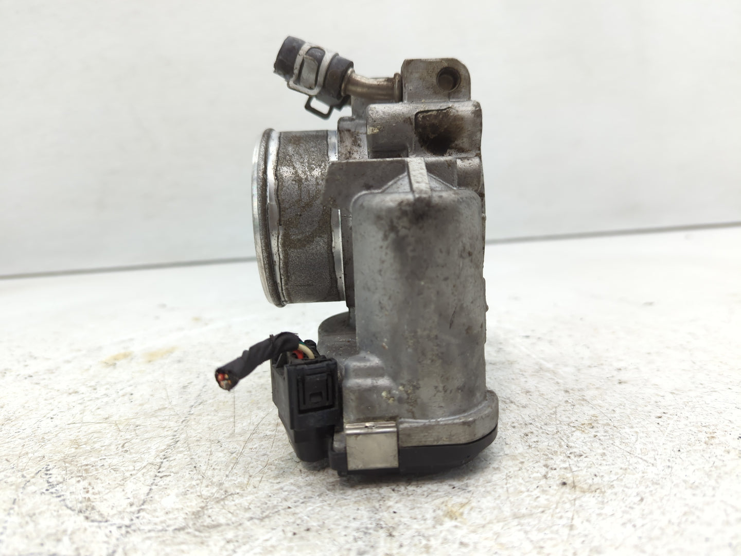 2019-2020 Hyundai Santa Fe Throttle Body P/N:35100-2G610 Fits Fits 2015 2016 2017 2018 2019 2020 2021 OEM Used Auto Parts - 
