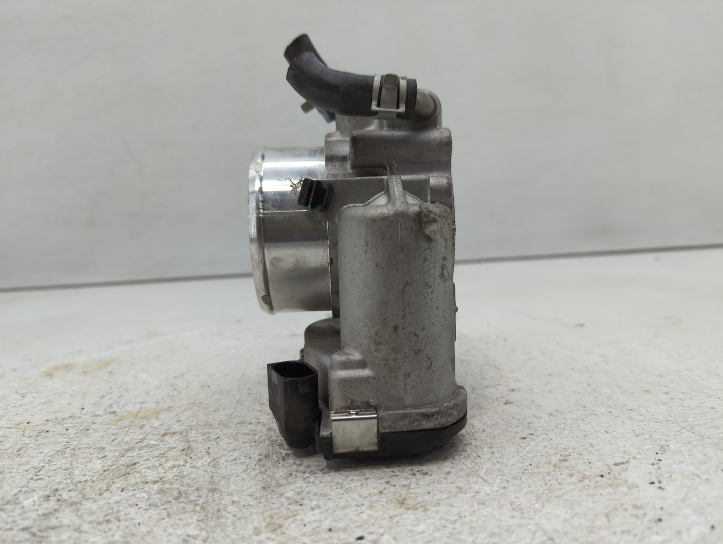 2019-2020 Hyundai Santa Fe Throttle Body P/N:35100-2G600 Fits Fits 2015 2016 2017 2018 2019 2020 2021 OEM Used Auto Parts - 