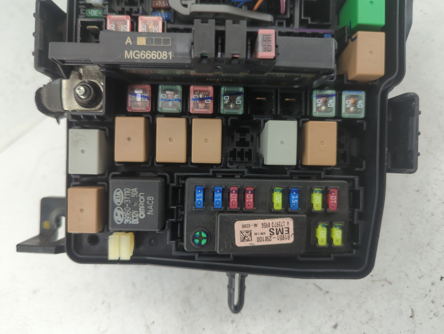 2018 Hyundai Santa Fe Fusebox Fuse Box Panel Relay Module P/N:91951-2W100 Fits OEM Used Auto Parts - Oemusedautoparts1.com
