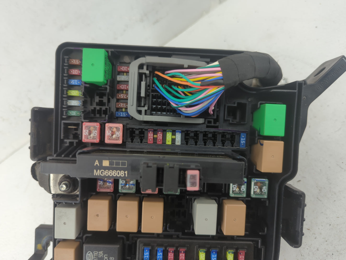 2018 Hyundai Santa Fe Fusebox Fuse Box Panel Relay Module P/N:91951-2W100 Fits OEM Used Auto Parts - Oemusedautoparts1.com
