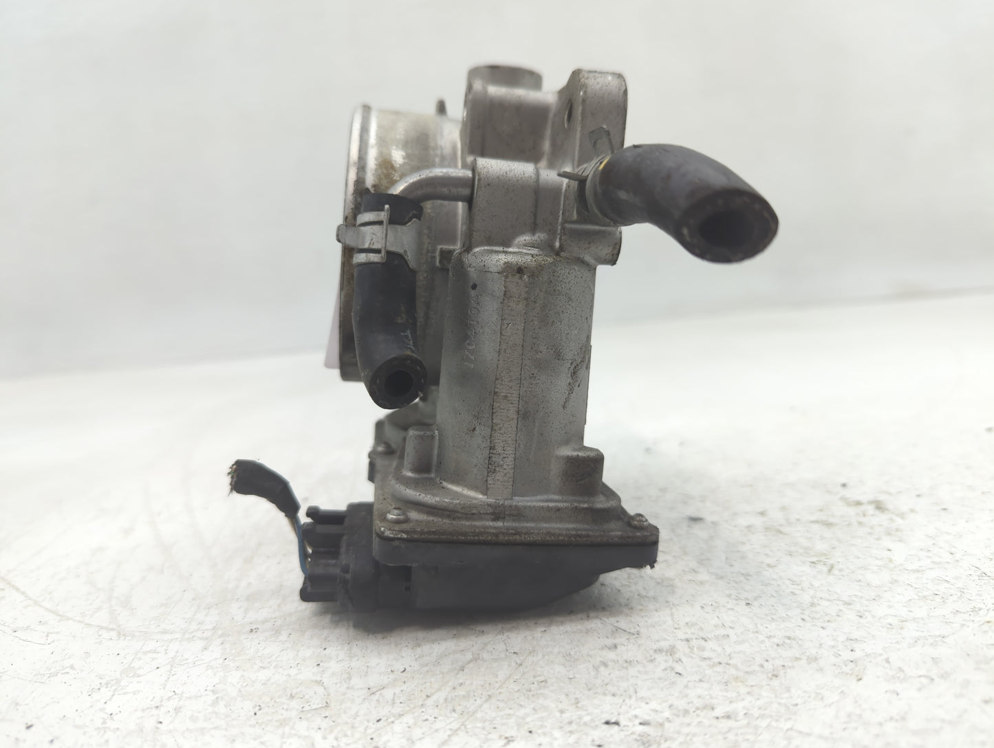 2013-2018 Hyundai Santa Fe Throttle Body P/N:35100-3CAA0 Fits Fits 2012 2013 2014 2015 2016 2017 2018 OEM Used Auto Parts - 