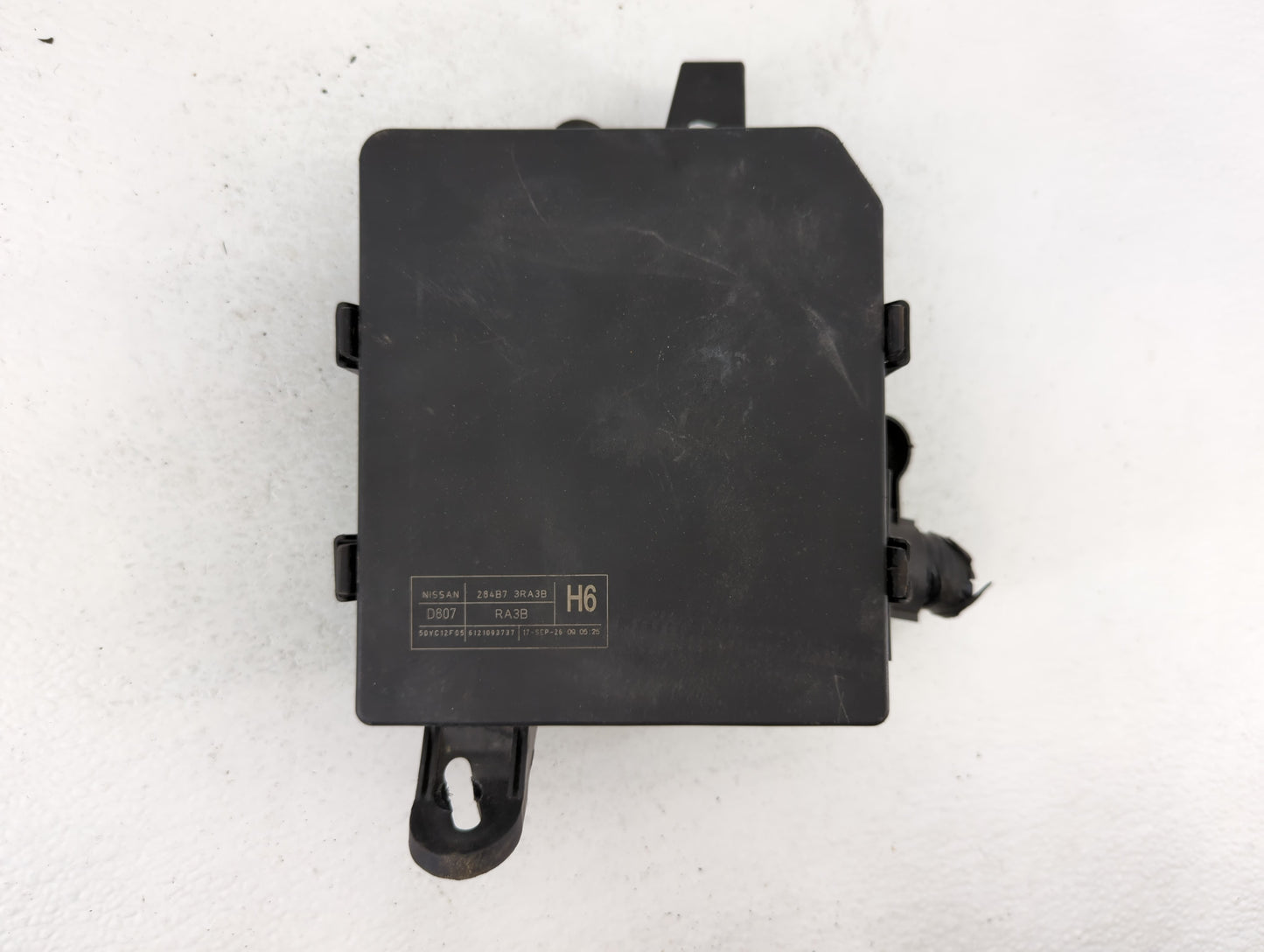 2018 Hyundai Santa Fe Fusebox Fuse Box Panel Relay Module P/N:284B7-3RA3B Fits OEM Used Auto Parts - Oemusedautoparts1.com