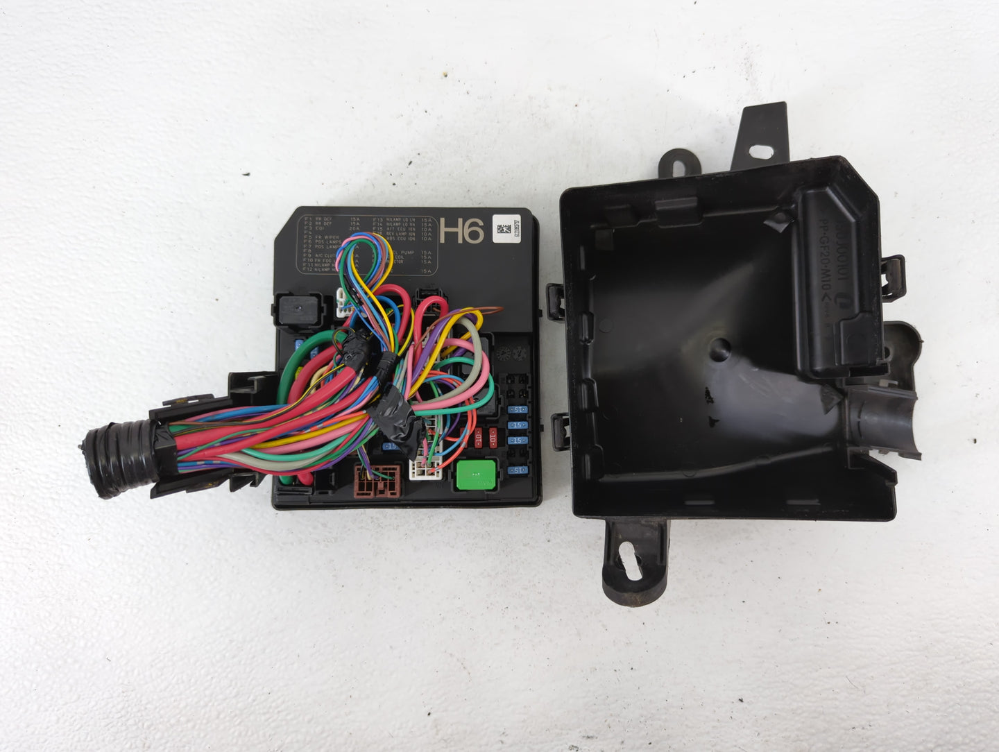 2018 Hyundai Santa Fe Fusebox Fuse Box Panel Relay Module P/N:284B7-3RA3B Fits OEM Used Auto Parts - Oemusedautoparts1.com