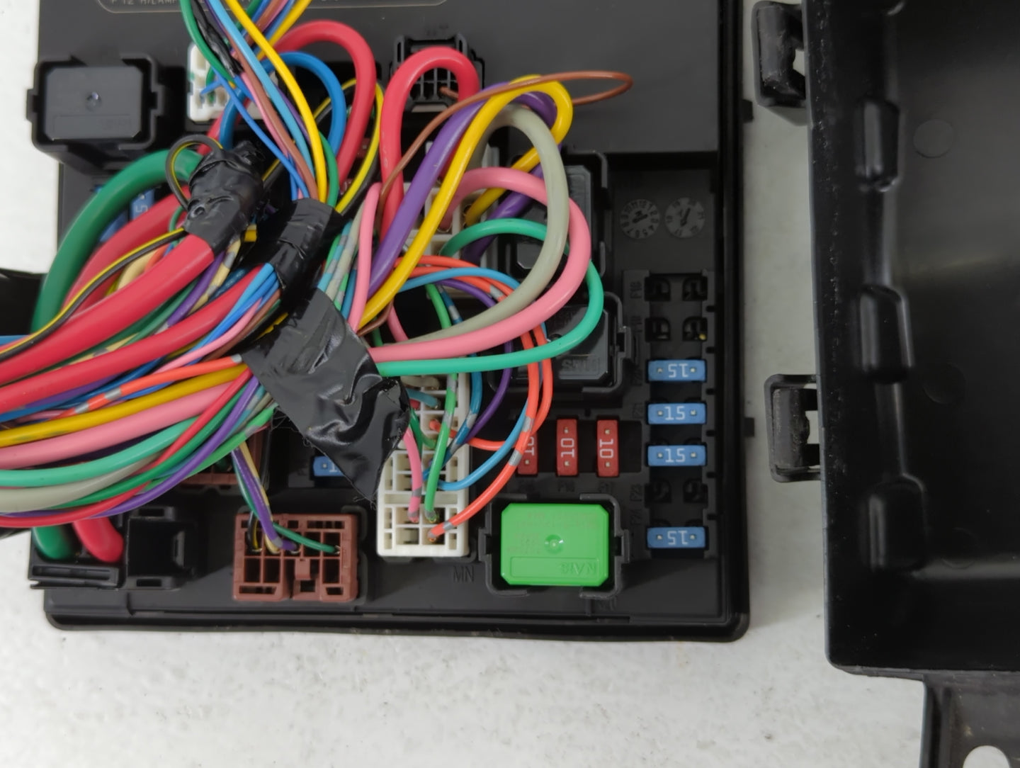 2018 Hyundai Santa Fe Fusebox Fuse Box Panel Relay Module P/N:284B7-3RA3B Fits OEM Used Auto Parts - Oemusedautoparts1.com