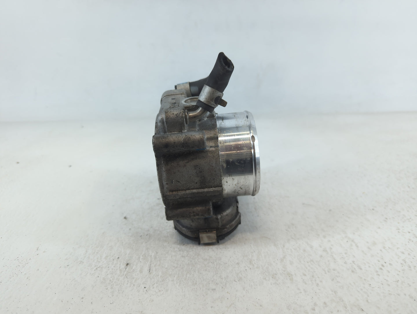 2019-2020 Hyundai Santa Fe Throttle Body P/N:35100-2G600 Fits Fits 2015 2016 2017 2018 2019 2020 2021 OEM Used Auto Parts - 