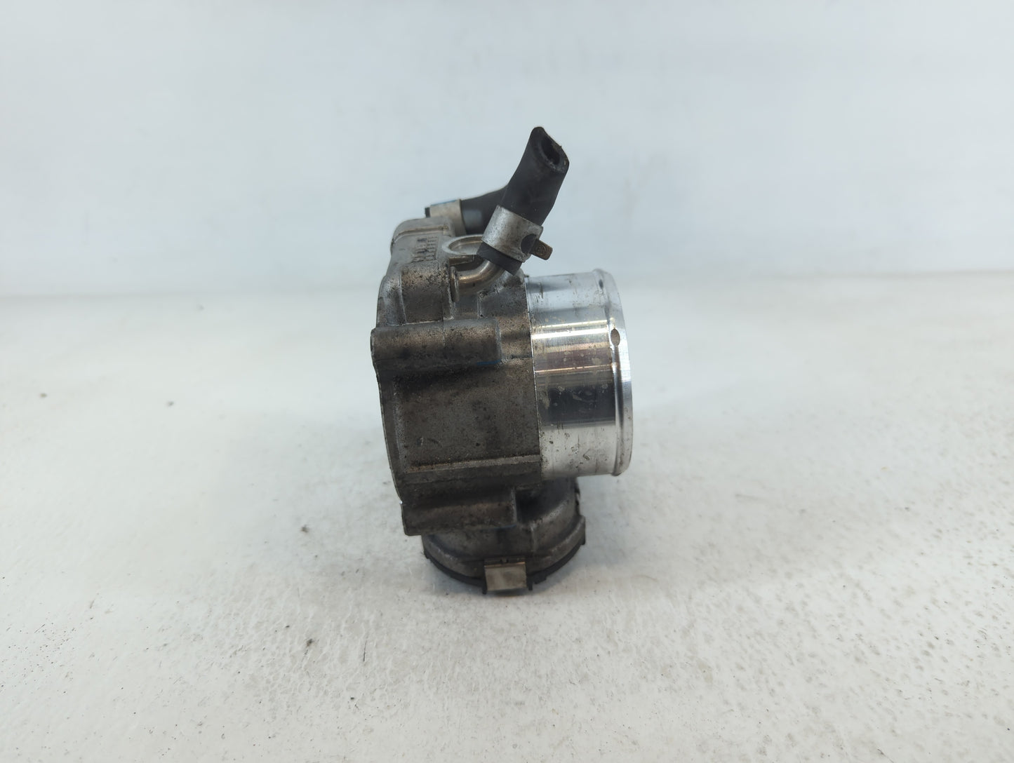 2019-2020 Hyundai Santa Fe Throttle Body P/N:35100-2G600 Fits Fits 2015 2016 2017 2018 2019 2020 2021 OEM Used Auto Parts - 