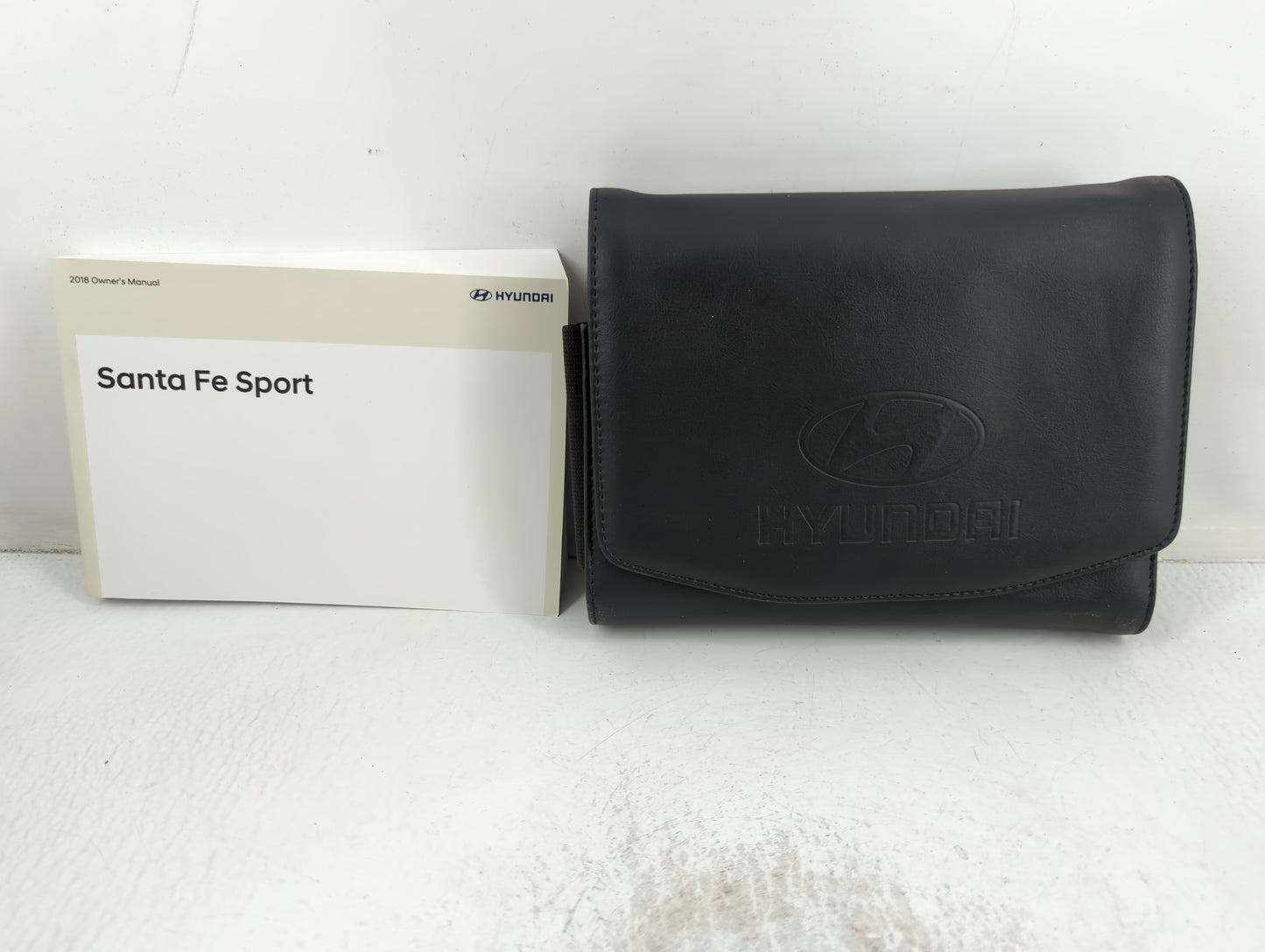 2018 Hyundai Santa Fe Owners Manual Book Guide P/N:J2W0-EU7NC OEM Used Auto Parts - Oemusedautoparts1.com
