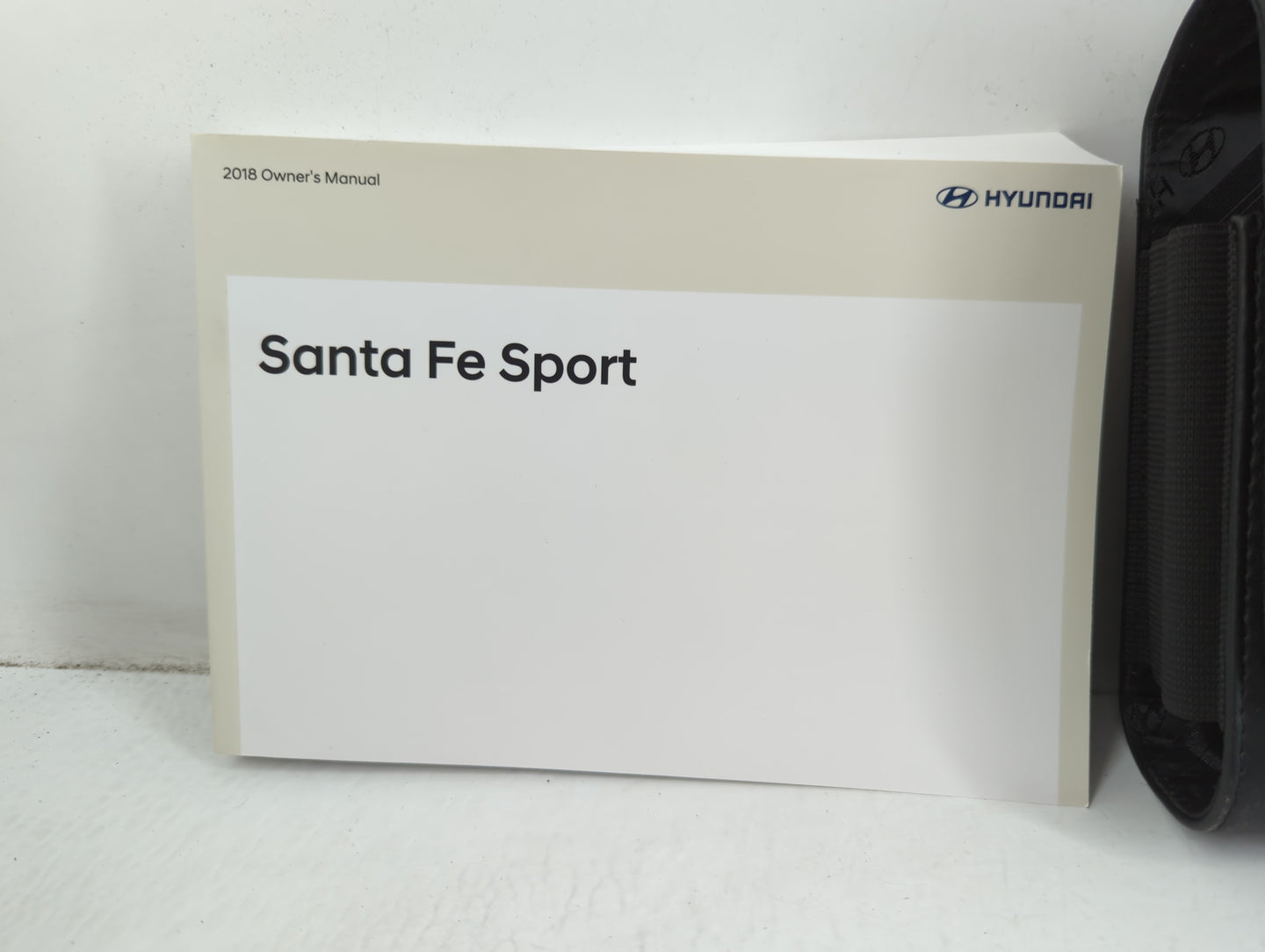 2018 Hyundai Santa Fe Owners Manual Book Guide P/N:J2W0-EU7NC OEM Used Auto Parts - Oemusedautoparts1.com