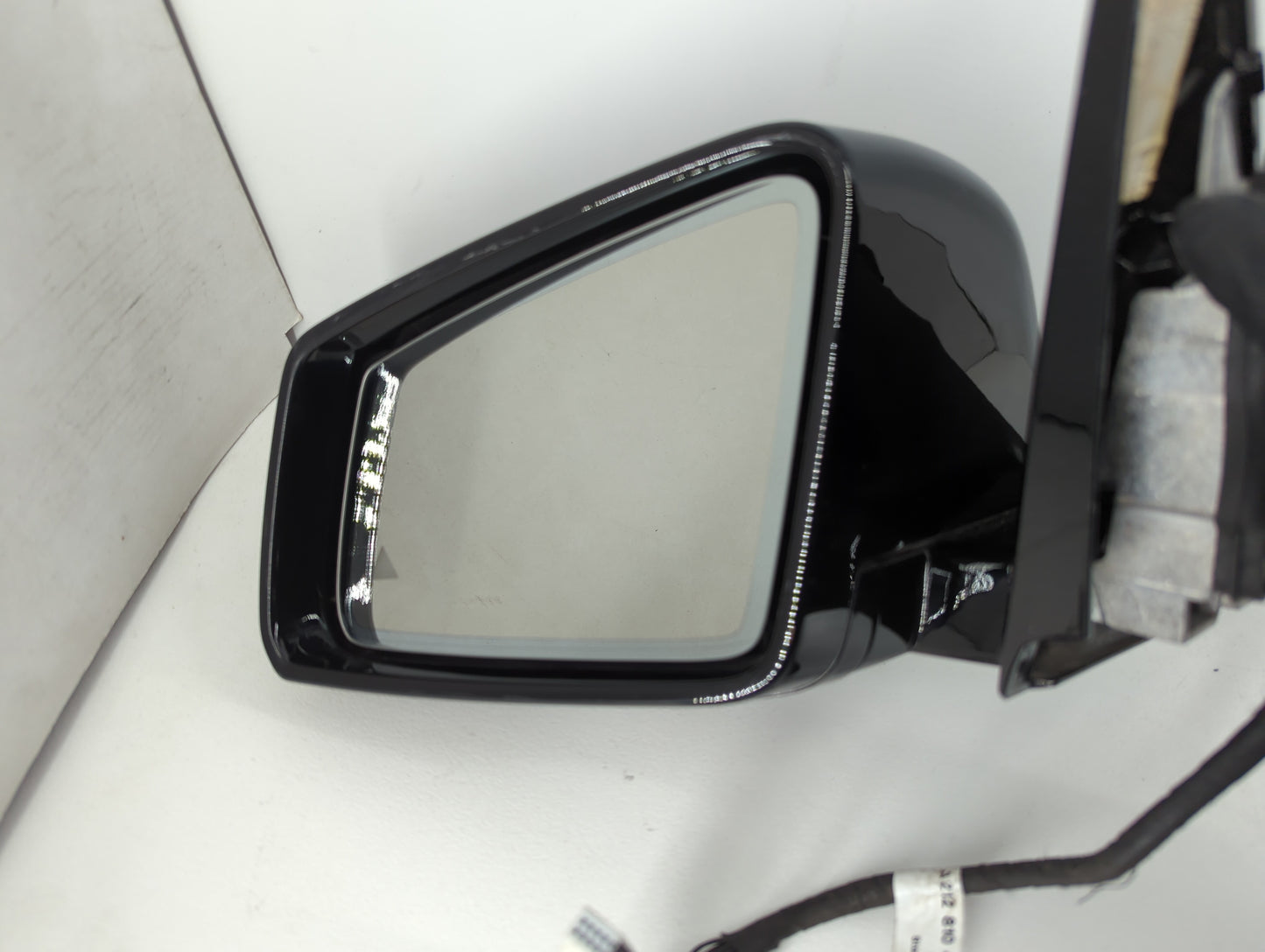 2017-2018 Hyundai Santa Fe Driver Side View Mirror - Left Door Mirror OEM Used - Oemusedautoparts1.com