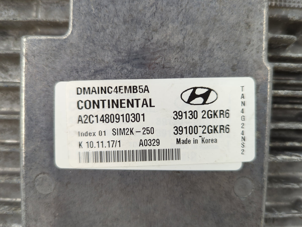2018 Hyundai Santa Fe Sport PCM Engine Control Computer ECU ECM PCU OEM P/N:39130 2GKR6 39100 2GKR6 OEM Used Auto Parts - Oe