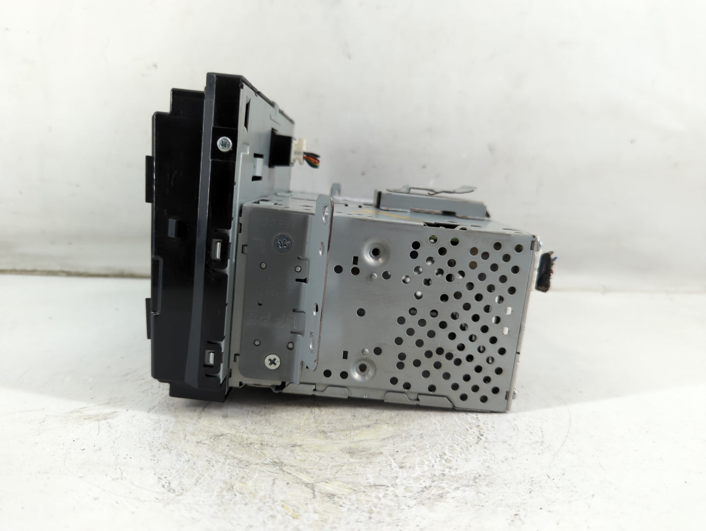 2018-2019 Hyundai Sonata Radio AM FM Cd Player Receiver Replacement P/N:96160C2UA04X Fits Fits 2018 2019 OEM Used Auto Parts