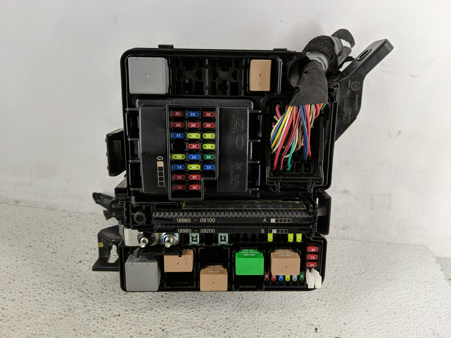 2018-2019 Hyundai Sonata Fusebox Fuse Box Panel Relay Module P/N:6423-0102-7-000 Fits Fits 2018 2019 OEM Used Auto Parts - O