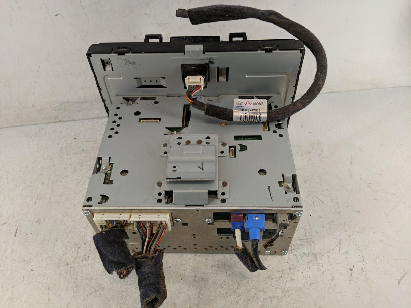 2018-2019 Hyundai Sonata Radio AM FM Cd Player Receiver Replacement P/N:96160C2UA04X Fits Fits 2018 2019 OEM Used Auto Parts