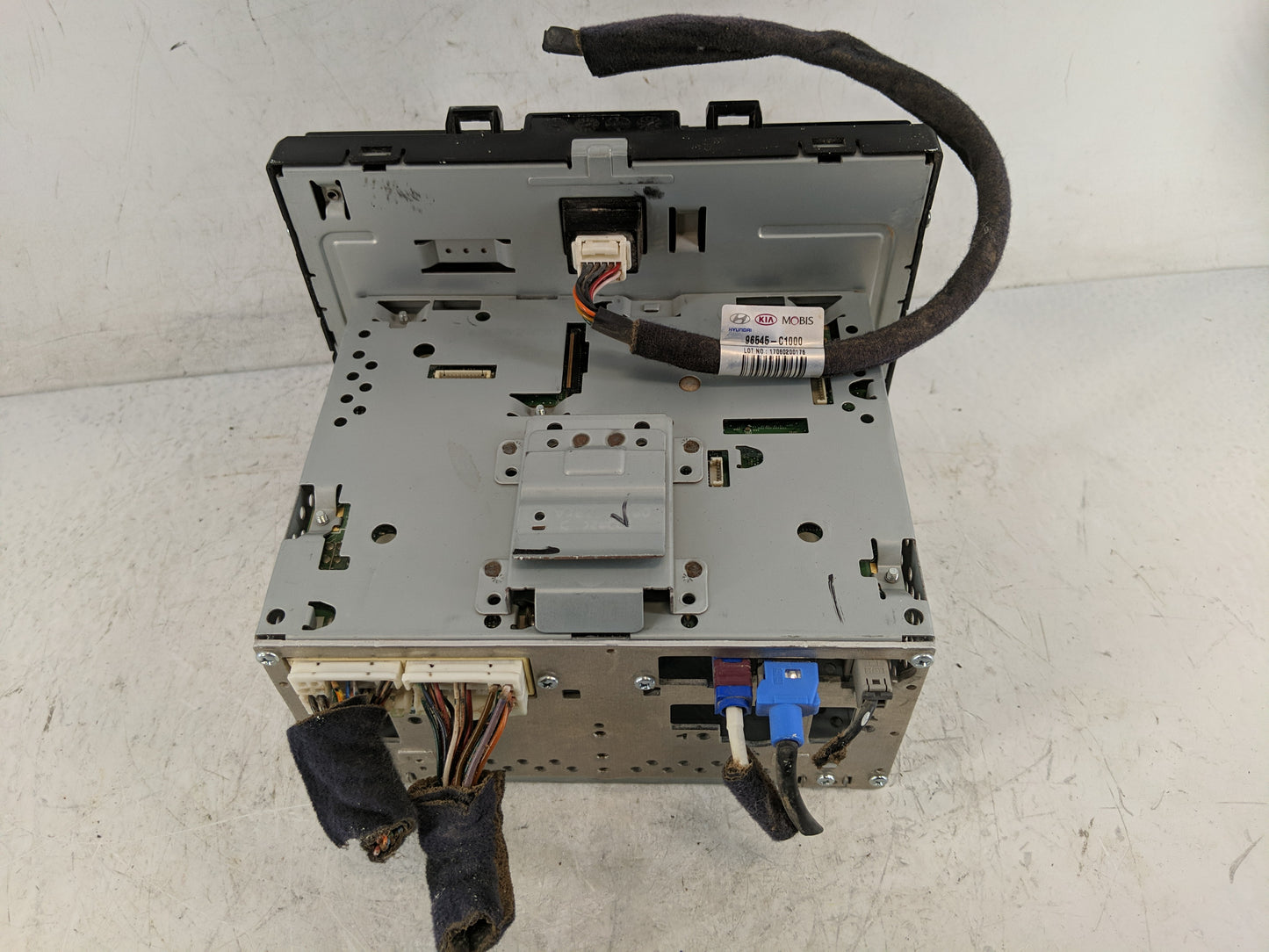 2018-2019 Hyundai Sonata Radio AM FM Cd Player Receiver Replacement P/N:96160C2UA04X Fits Fits 2018 2019 OEM Used Auto Parts