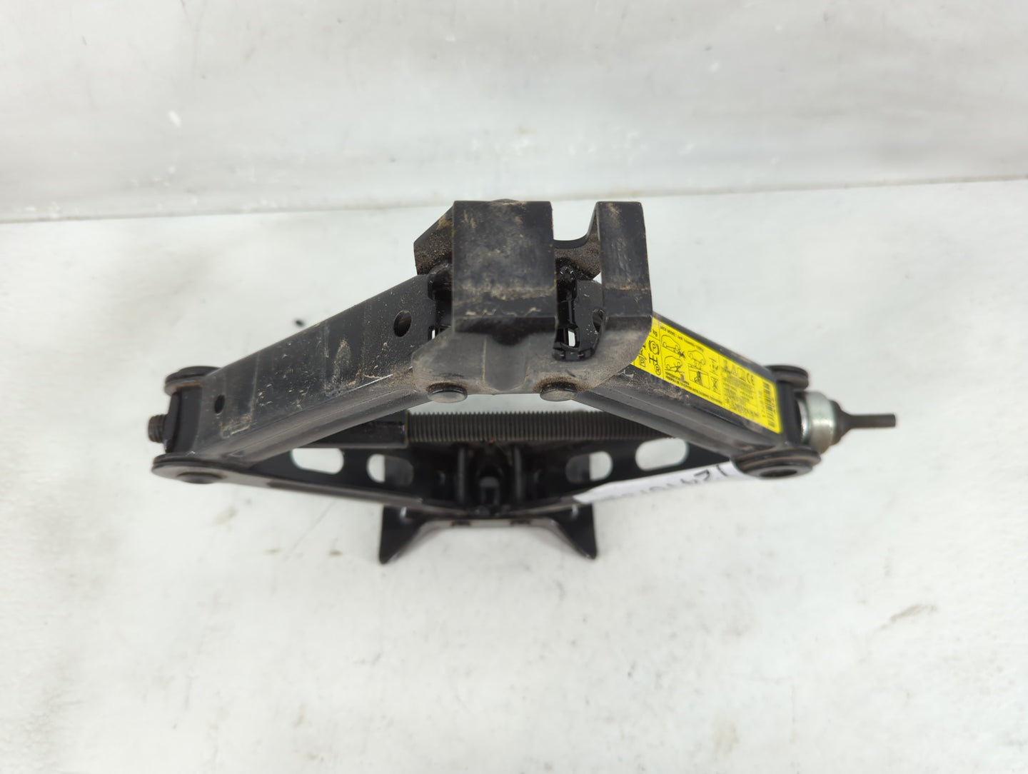 2018 Hyundai Sonata Spare Scissor Car Jack - Oemusedautoparts1.com