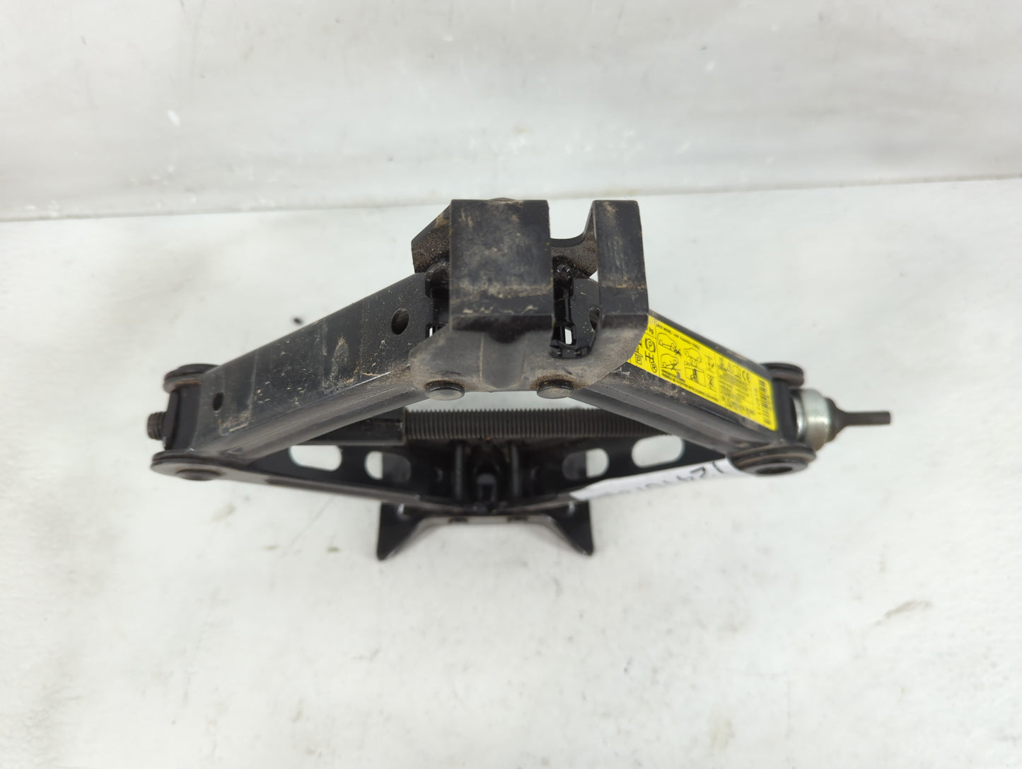 2018 Hyundai Sonata Spare Scissor Car Jack - Oemusedautoparts1.com