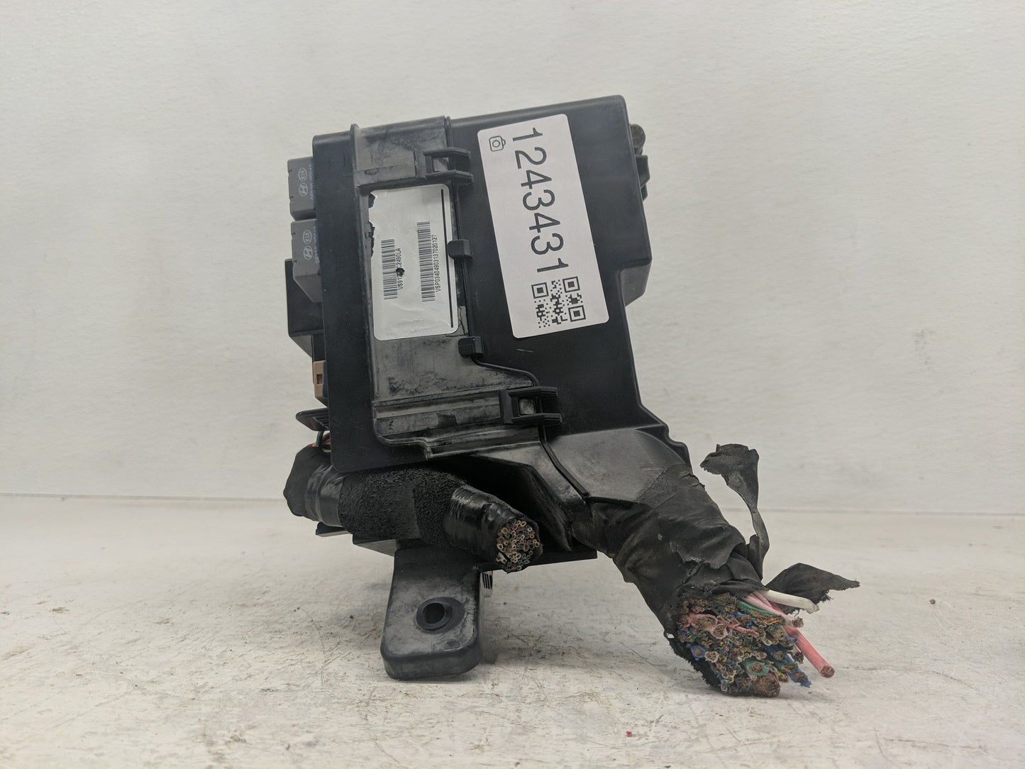 2018 Hyundai Sonata Fusebox Fuse Box Panel Relay Module P/N:TQ3137020127 Fits OEM Used Auto Parts - Oemusedautoparts1.com
