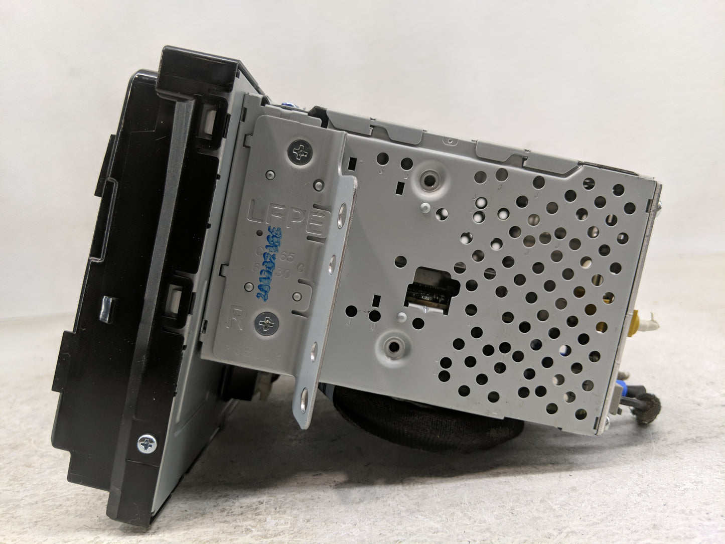 2018-2019 Hyundai Sonata Radio AM FM Cd Player Receiver Replacement P/N:96160C2UB04X Fits Fits 2018 2019 OEM Used Auto Parts