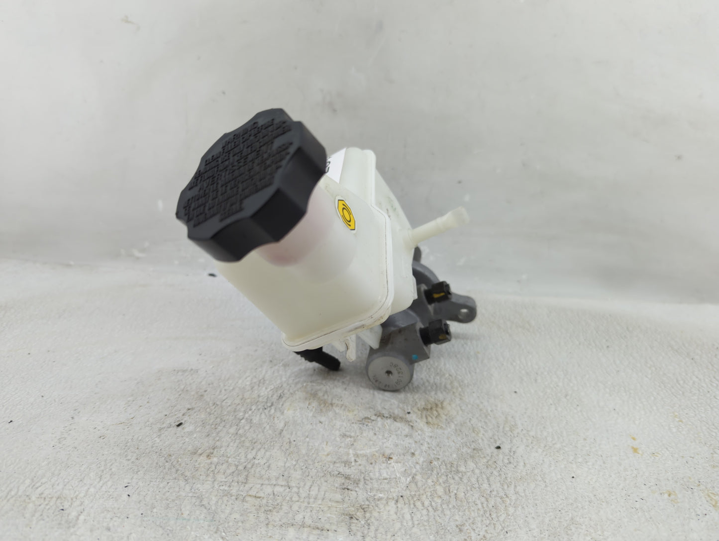 2015-2019 Hyundai Sonata Brake Master Cylinder 1276158 - Oemusedautoparts1.com