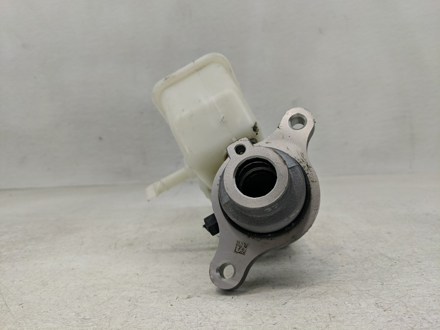 2015-2019 Hyundai Sonata Brake Master Cylinder 1302369 - Oemusedautoparts1.com