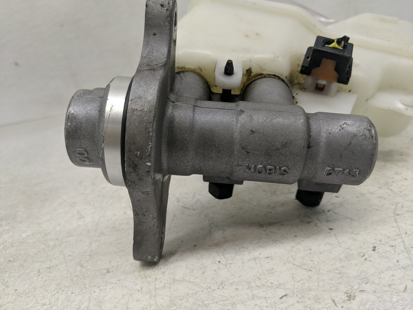 2015-2019 Hyundai Sonata Brake Master Cylinder 1302369 - Oemusedautoparts1.com