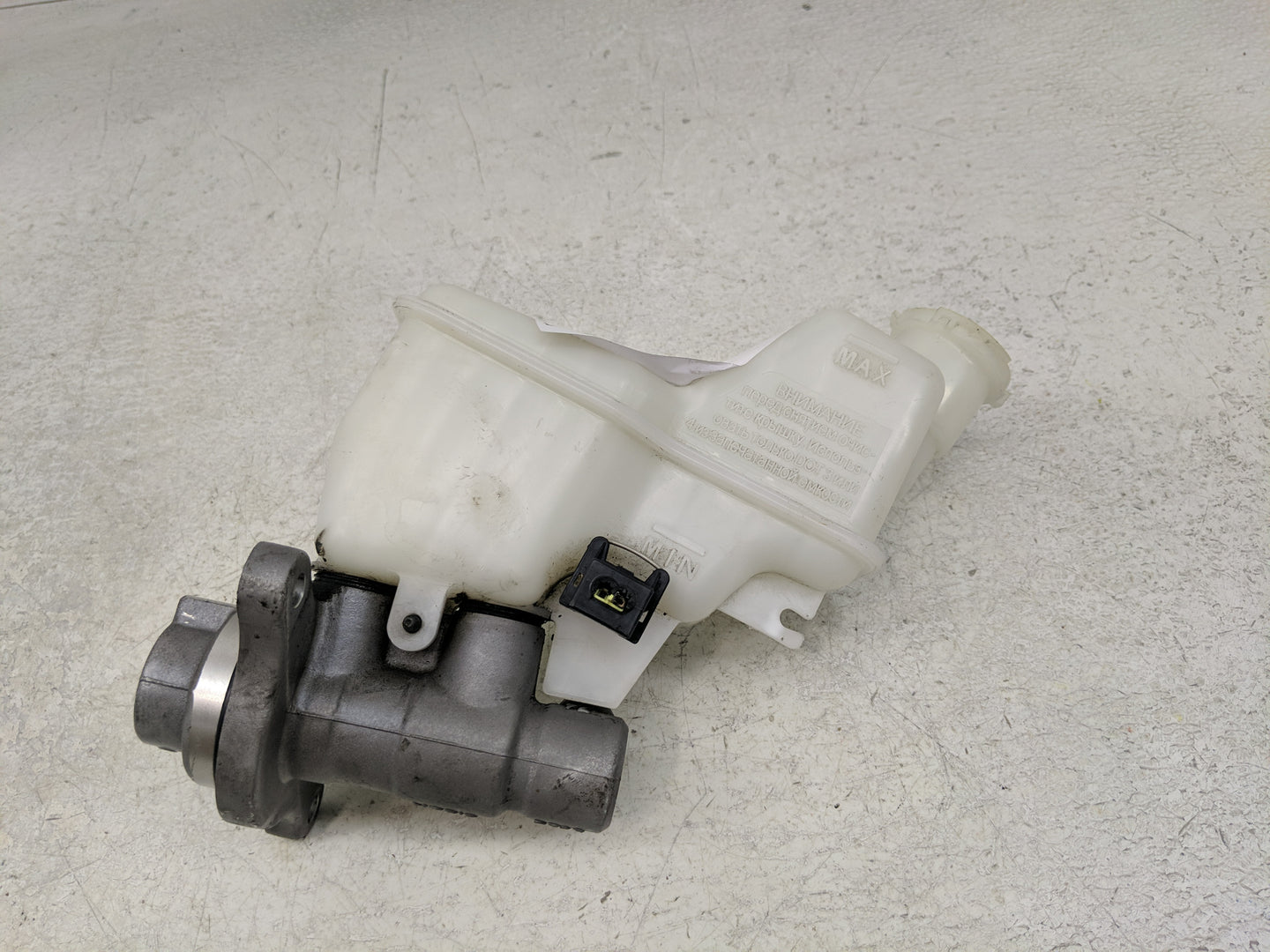 2015-2019 Hyundai Sonata Brake Master Cylinder 1302369 - Oemusedautoparts1.com
