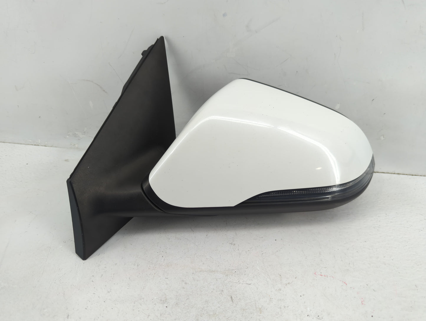 2018-2019 Hyundai Sonata Driver Side View Mirror - Left Door Mirror OEM Used - Oemusedautoparts1.com