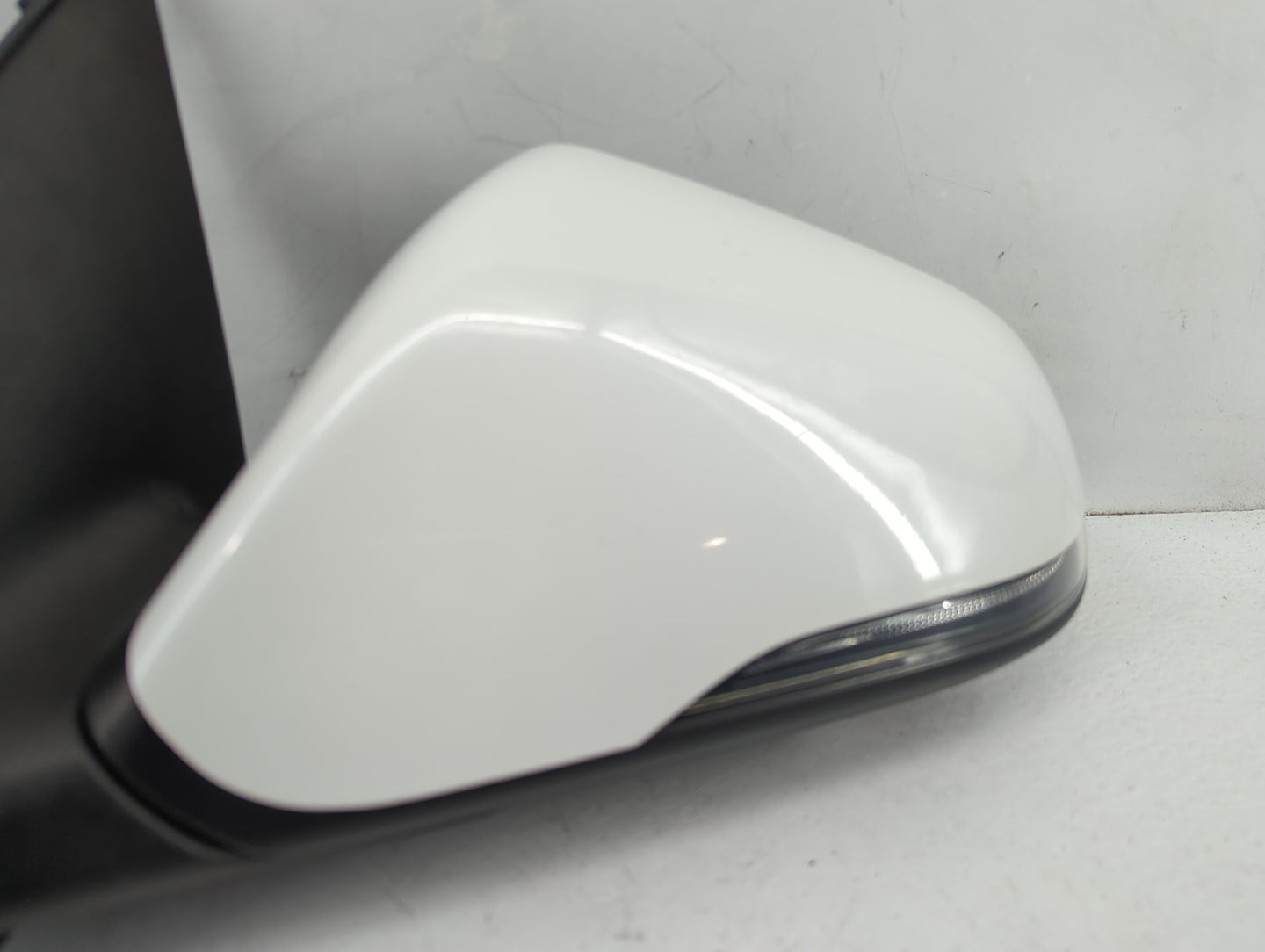 2018-2019 Hyundai Sonata Driver Side View Mirror - Left Door Mirror OEM Used - Oemusedautoparts1.com