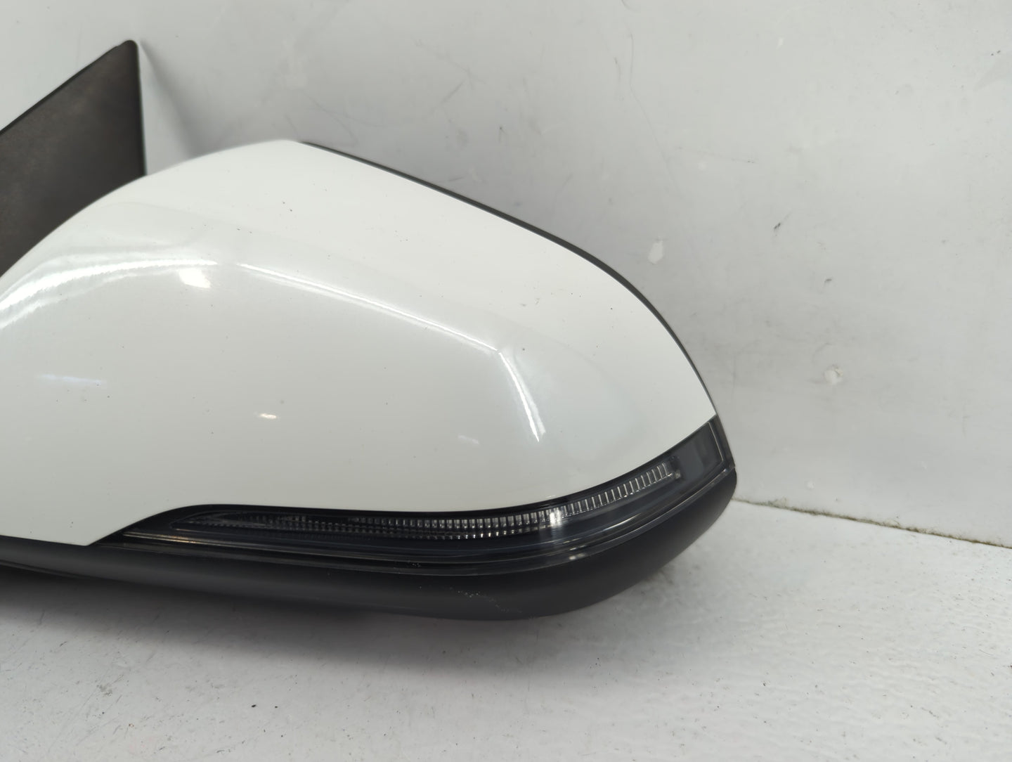 2018-2019 Hyundai Sonata Driver Side View Mirror - Left Door Mirror OEM Used - Oemusedautoparts1.com