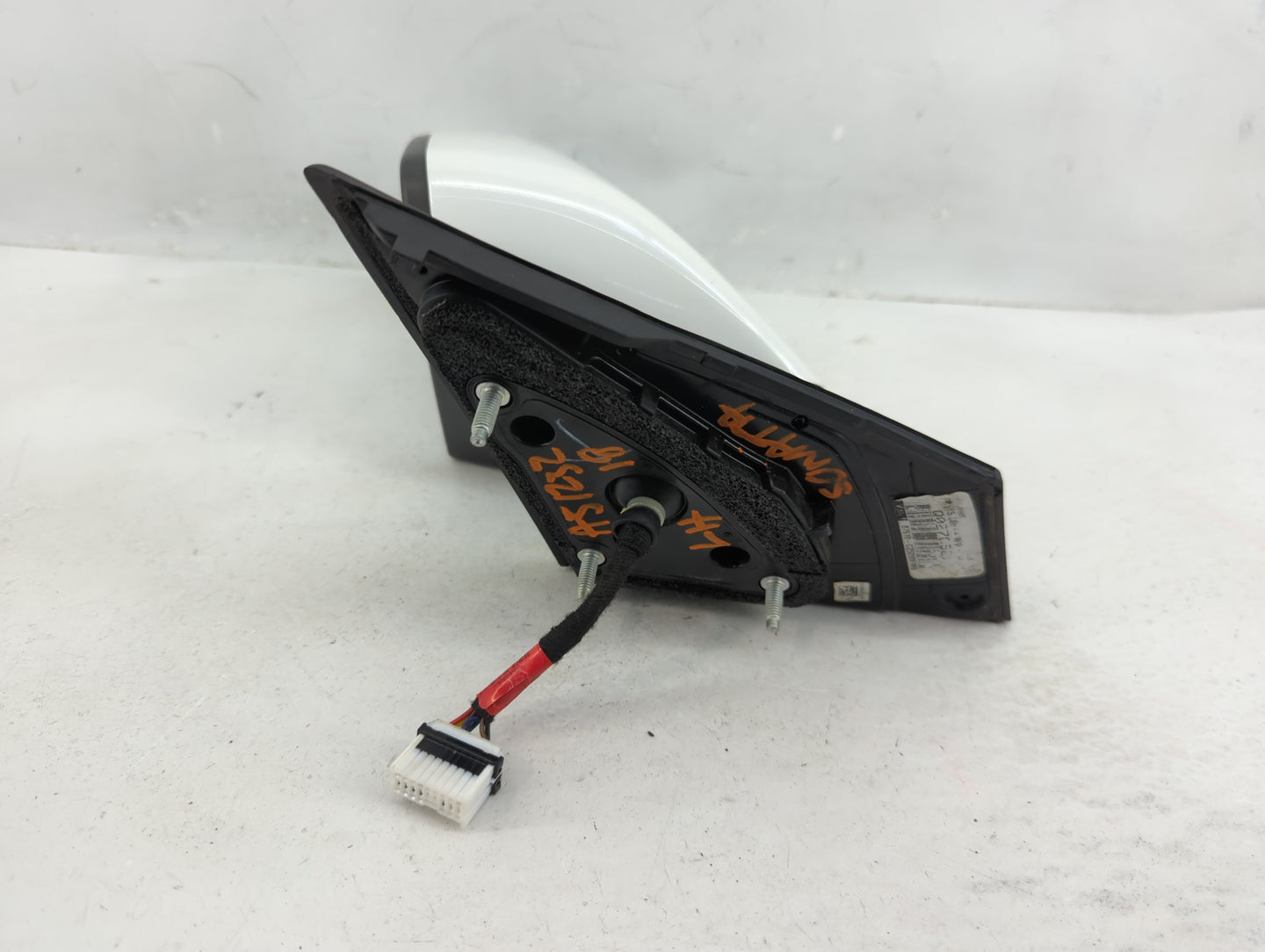 2018-2019 Hyundai Sonata Driver Side View Mirror - Left Door Mirror OEM Used - Oemusedautoparts1.com
