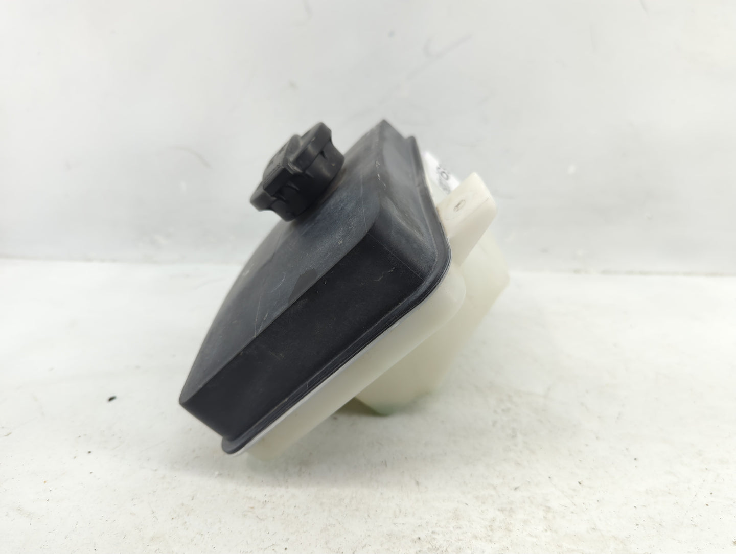 2015-2019 Hyundai Sonata Radiator Coolant Overflow Expansion Tank Bottle 1369223 - Oemusedautoparts1.com