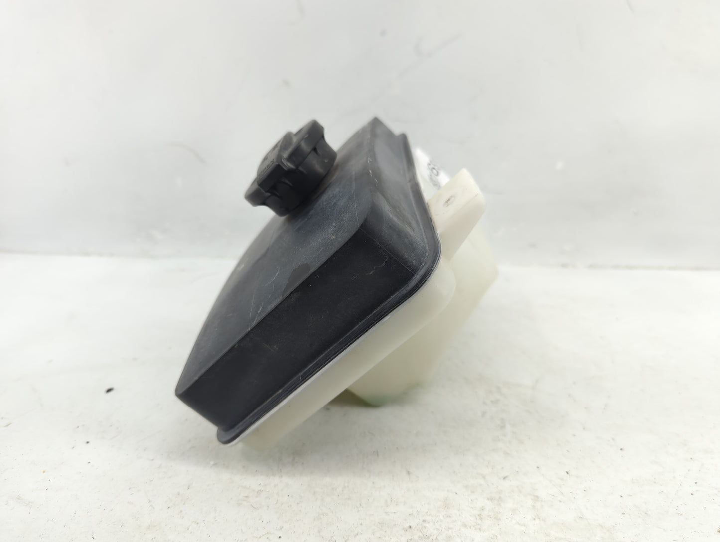 2015-2019 Hyundai Sonata Radiator Coolant Overflow Expansion Tank Bottle 1369223 - Oemusedautoparts1.com