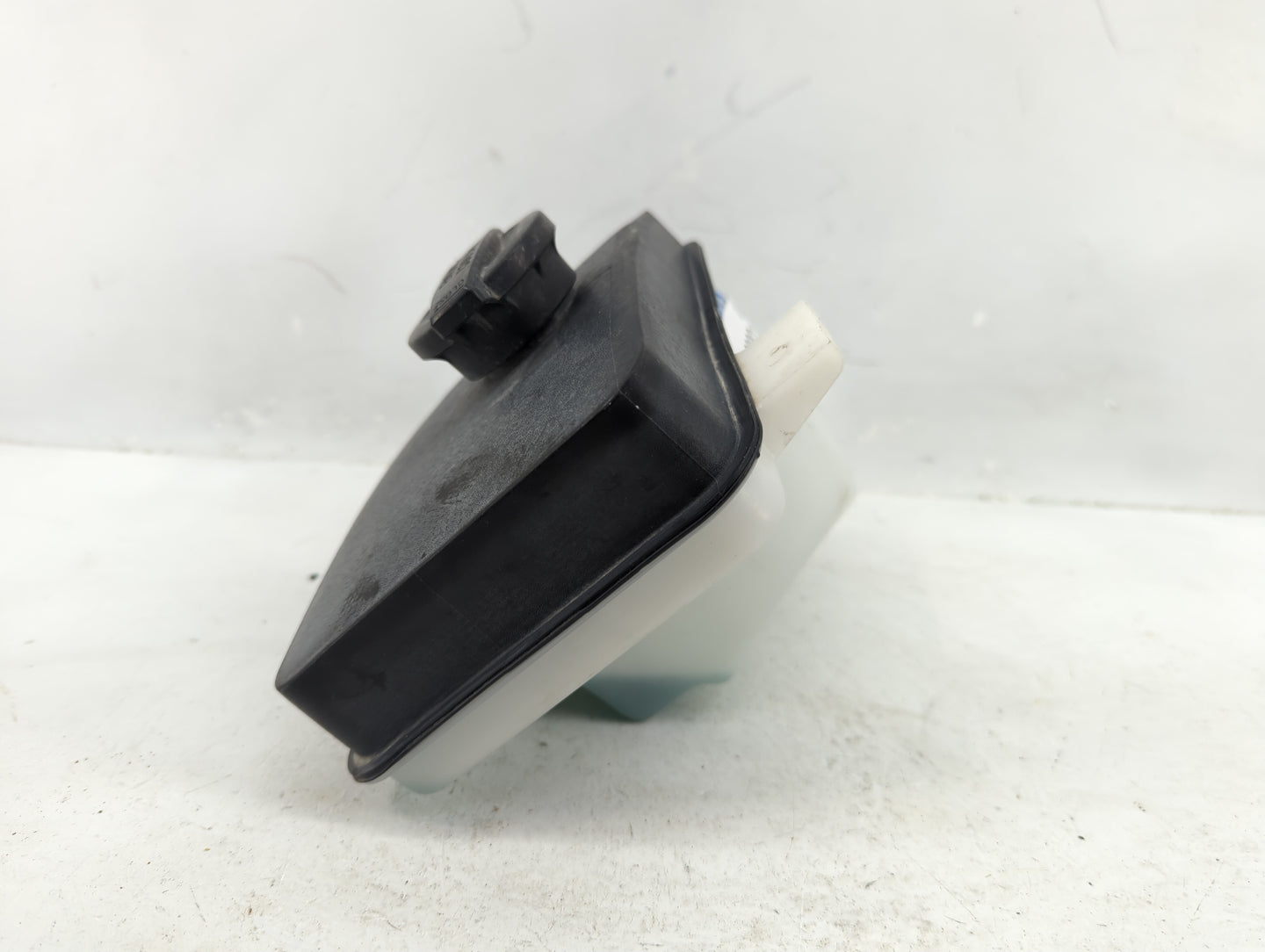 2015-2019 Hyundai Sonata Radiator Coolant Overflow Expansion Tank Bottle 1369335 - Oemusedautoparts1.com