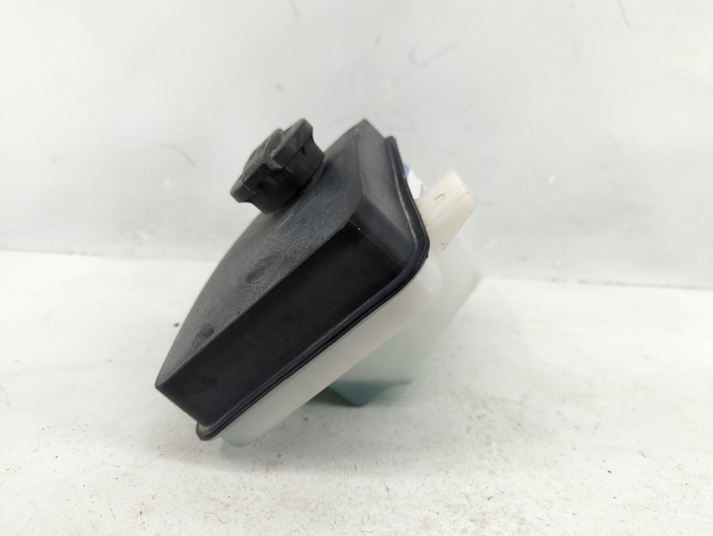2015-2019 Hyundai Sonata Radiator Coolant Overflow Expansion Tank Bottle 1369335 - Oemusedautoparts1.com