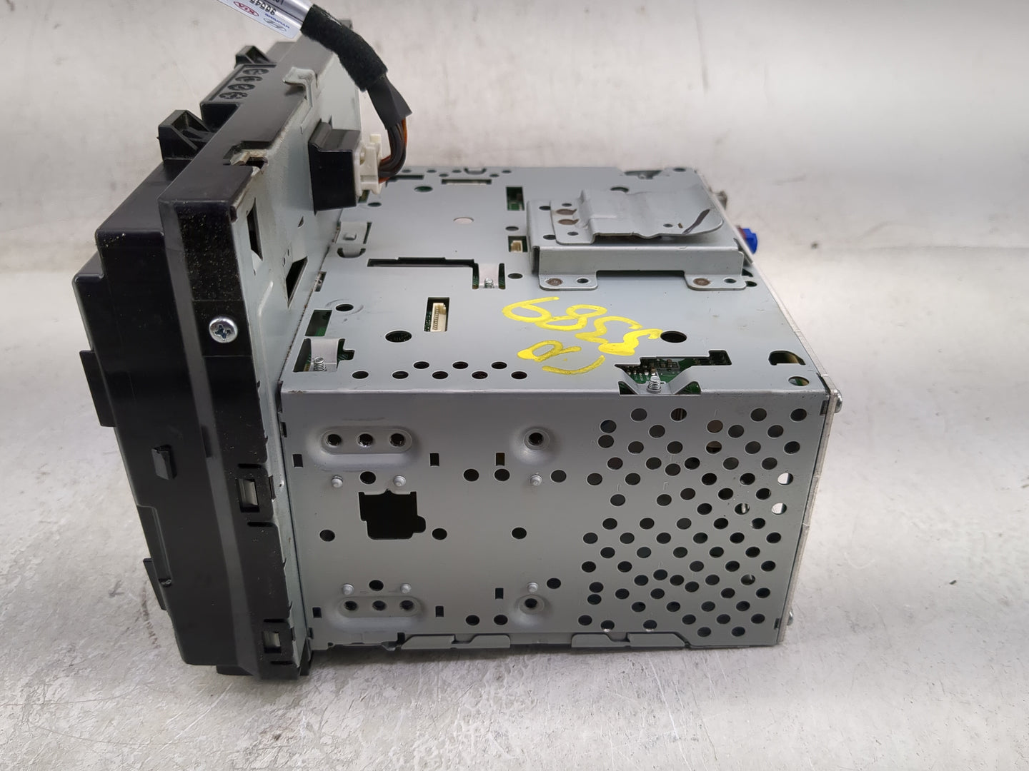 2018-2019 Hyundai Sonata Radio AM FM Cd Player Receiver Replacement P/N:96160C2UA04X Fits Fits 2018 2019 OEM Used Auto Parts