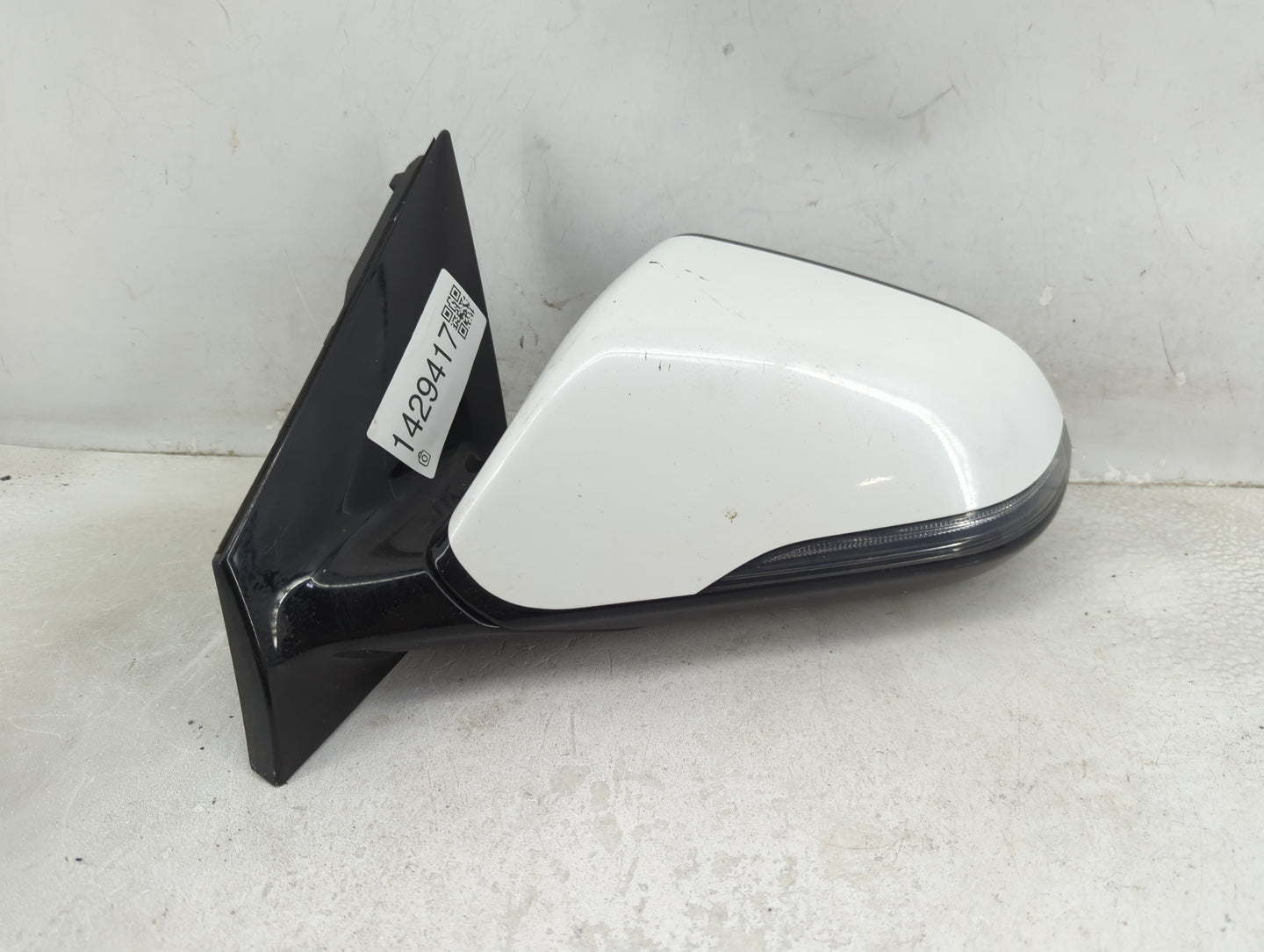 2018-2019 Hyundai Sonata Driver Side View Mirror - Left Door Mirror OEM Used - Oemusedautoparts1.com