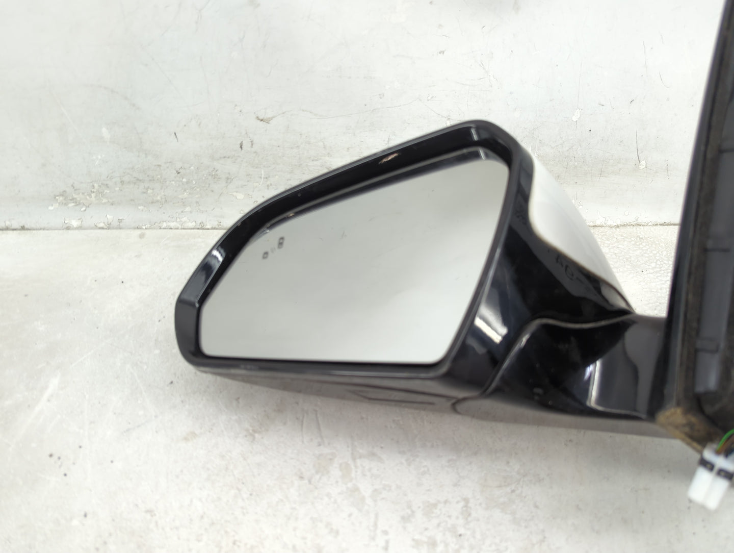 2018-2019 Hyundai Sonata Driver Side View Mirror - Left Door Mirror OEM Used - Oemusedautoparts1.com