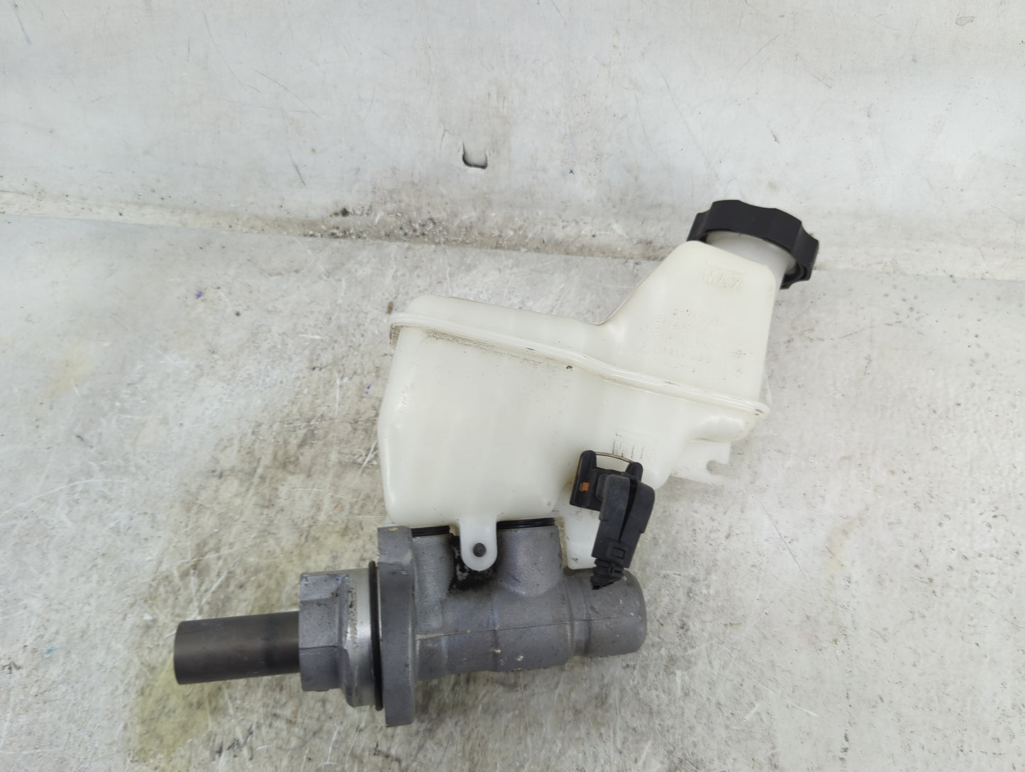 2015-2019 Hyundai Sonata Brake Master Cylinder 1490514 - Oemusedautoparts1.com