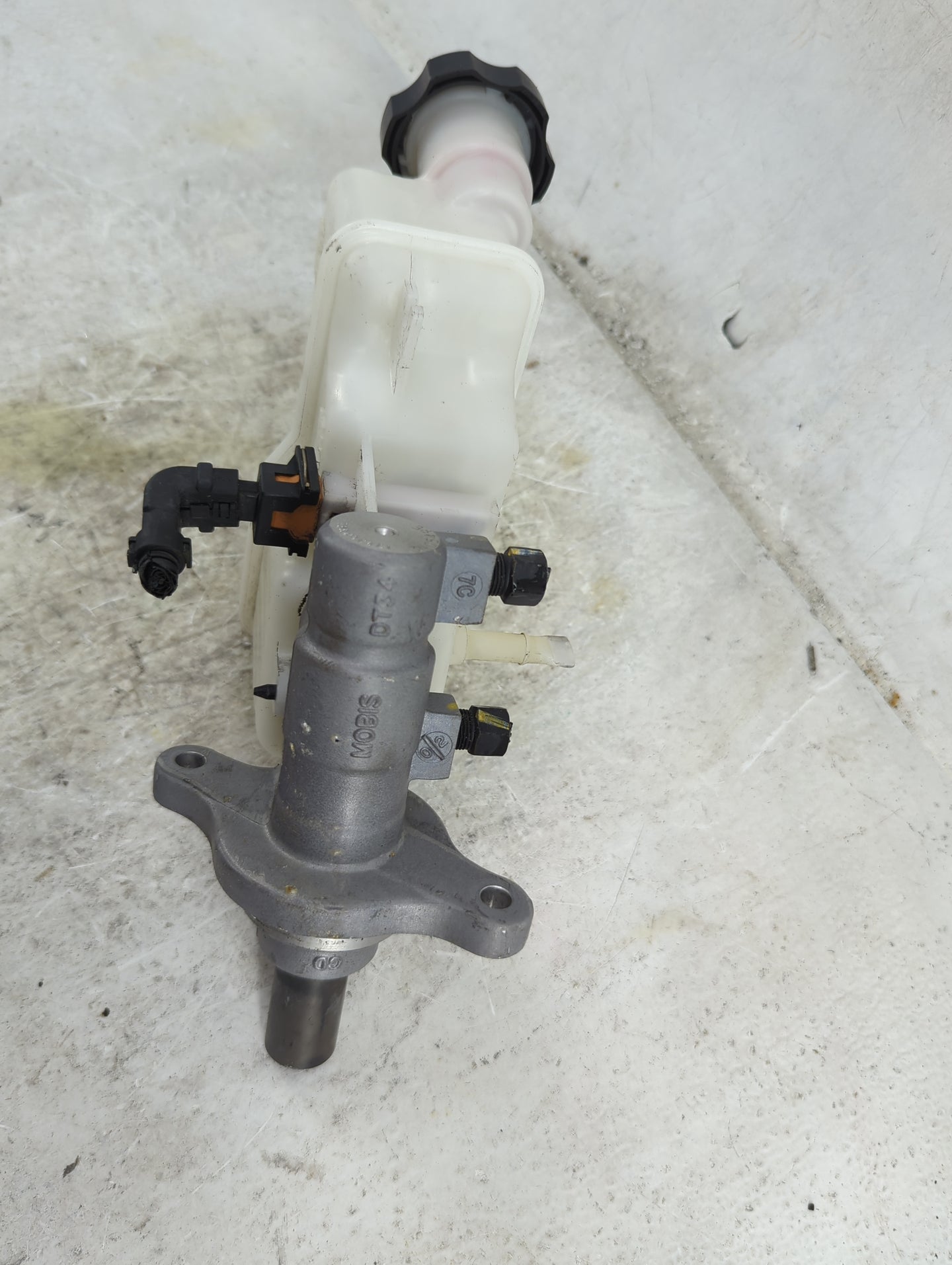 2015-2019 Hyundai Sonata Brake Master Cylinder 1490514 - Oemusedautoparts1.com