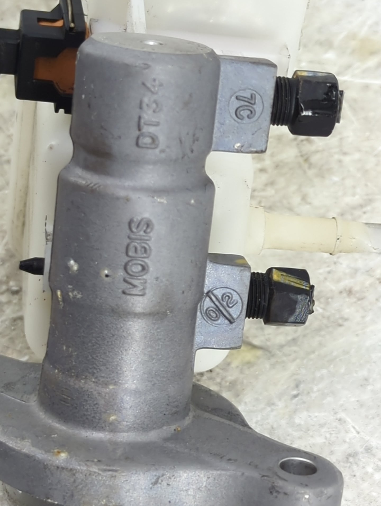 2015-2019 Hyundai Sonata Brake Master Cylinder 1490514 - Oemusedautoparts1.com