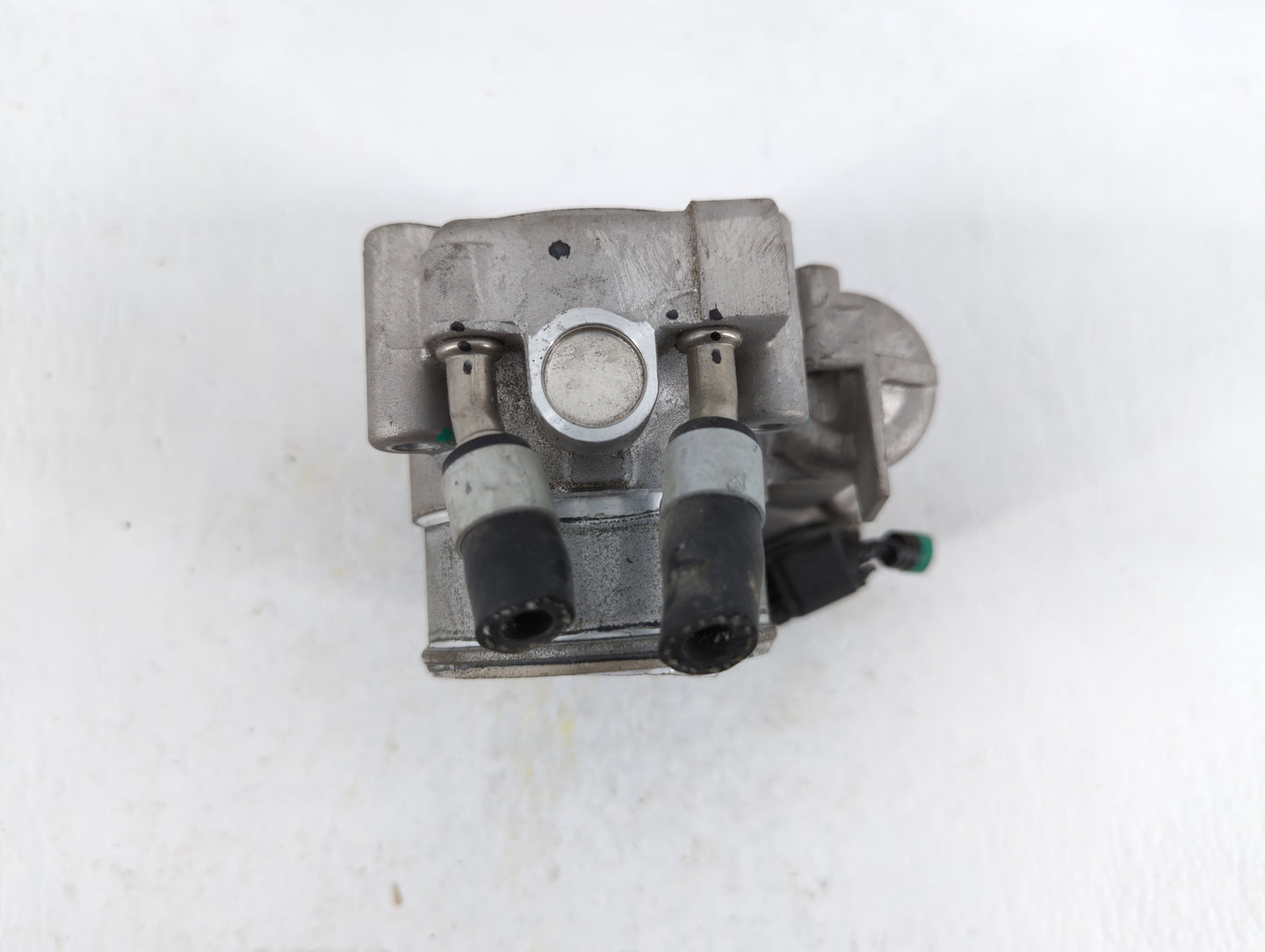 2015-2019 Hyundai Sonata Throttle Body P/N:35100-2G610 Fits Fits 2015 2016 2017 2018 2019 OEM Used Auto Parts - Oemusedautop